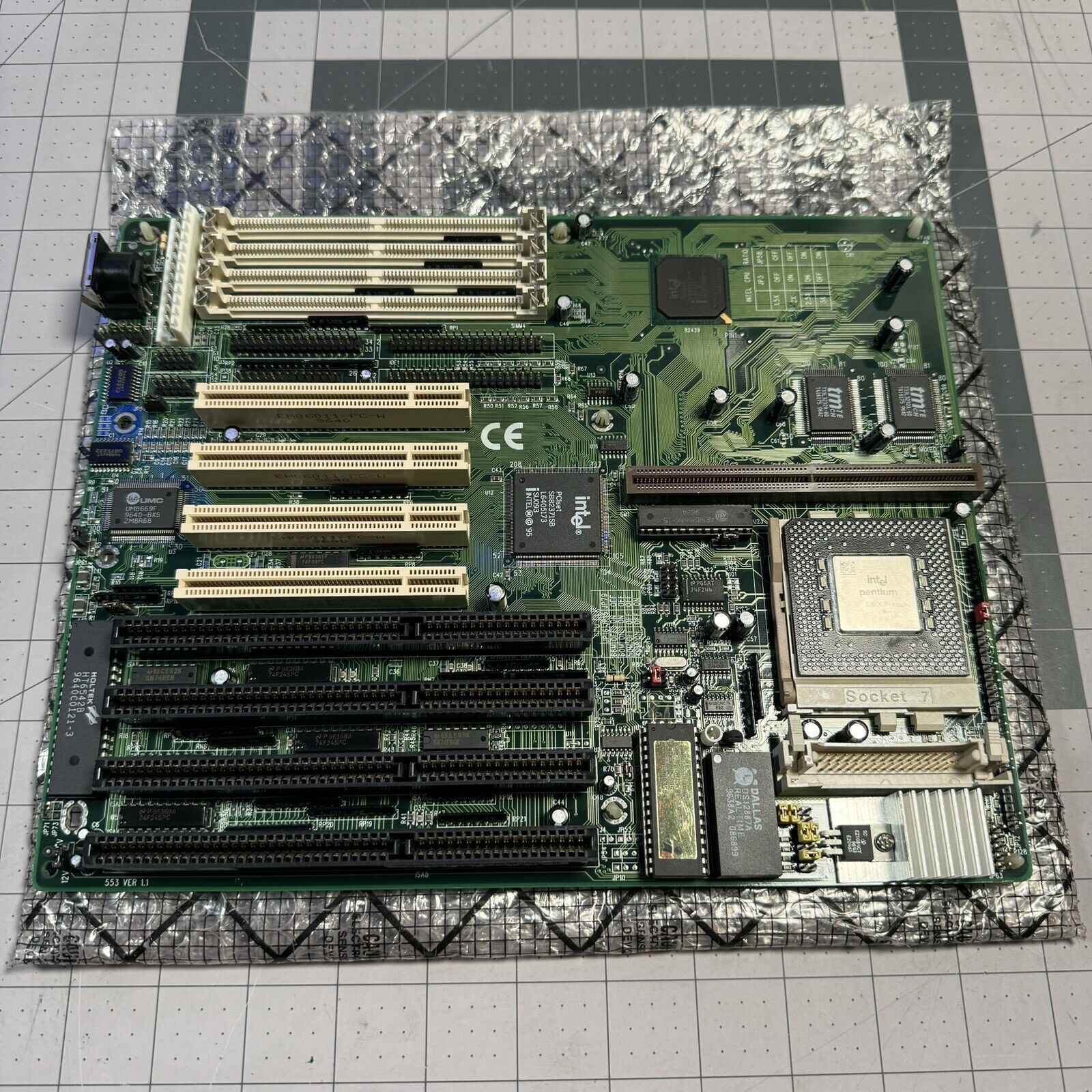 Shuttle 553 v1.1 Socket 7 Vintage Motherboard Intel Pentium 200MHz ISA PCI