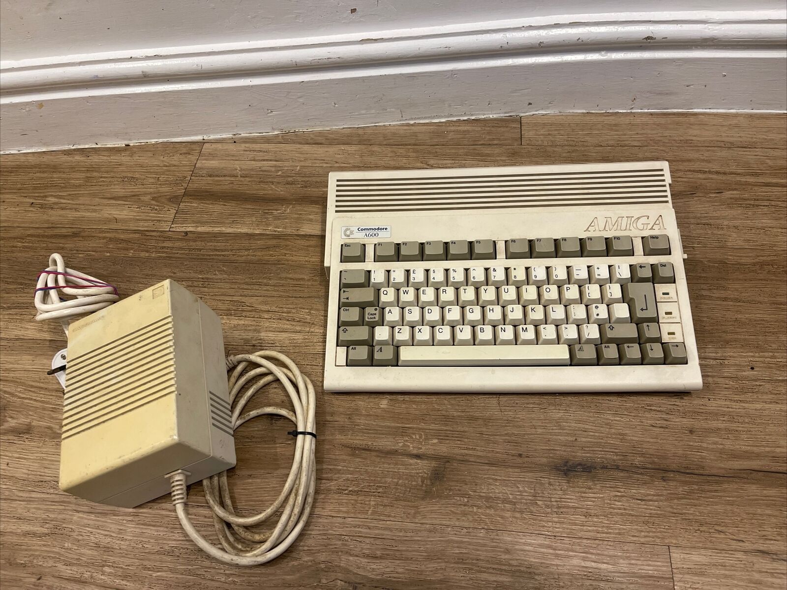 Commodore Amiga A600 Computer - Tested & Working