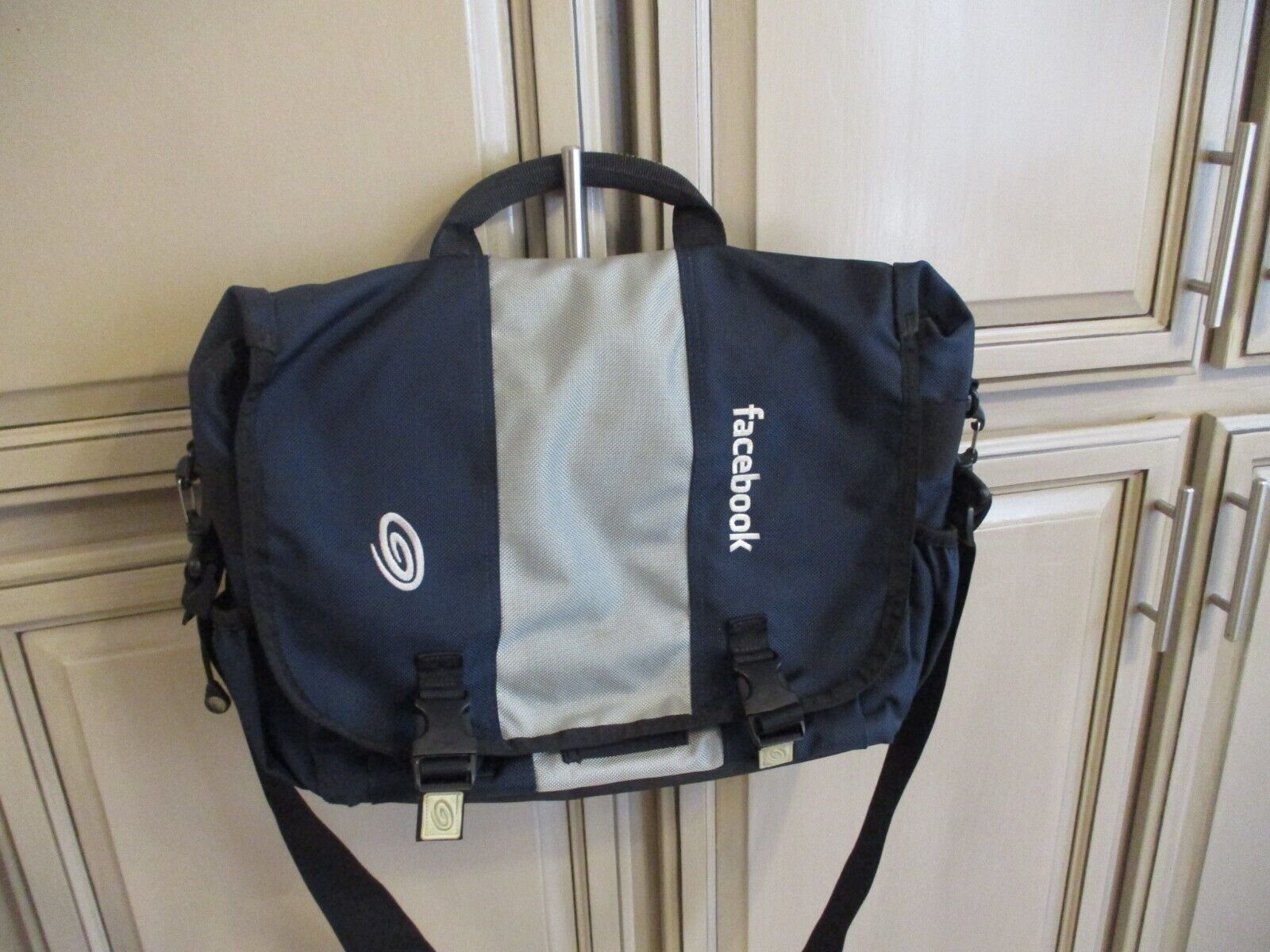 Clean Used TIMBUK2 FACE BOOK Padded Laptop Bag With Shoulder Strap 