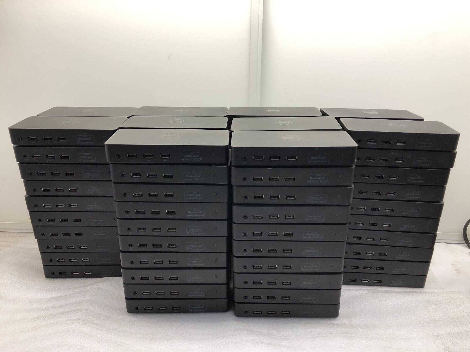 Lot of 100 - Dell D3100 Docking Stations for parts / repair