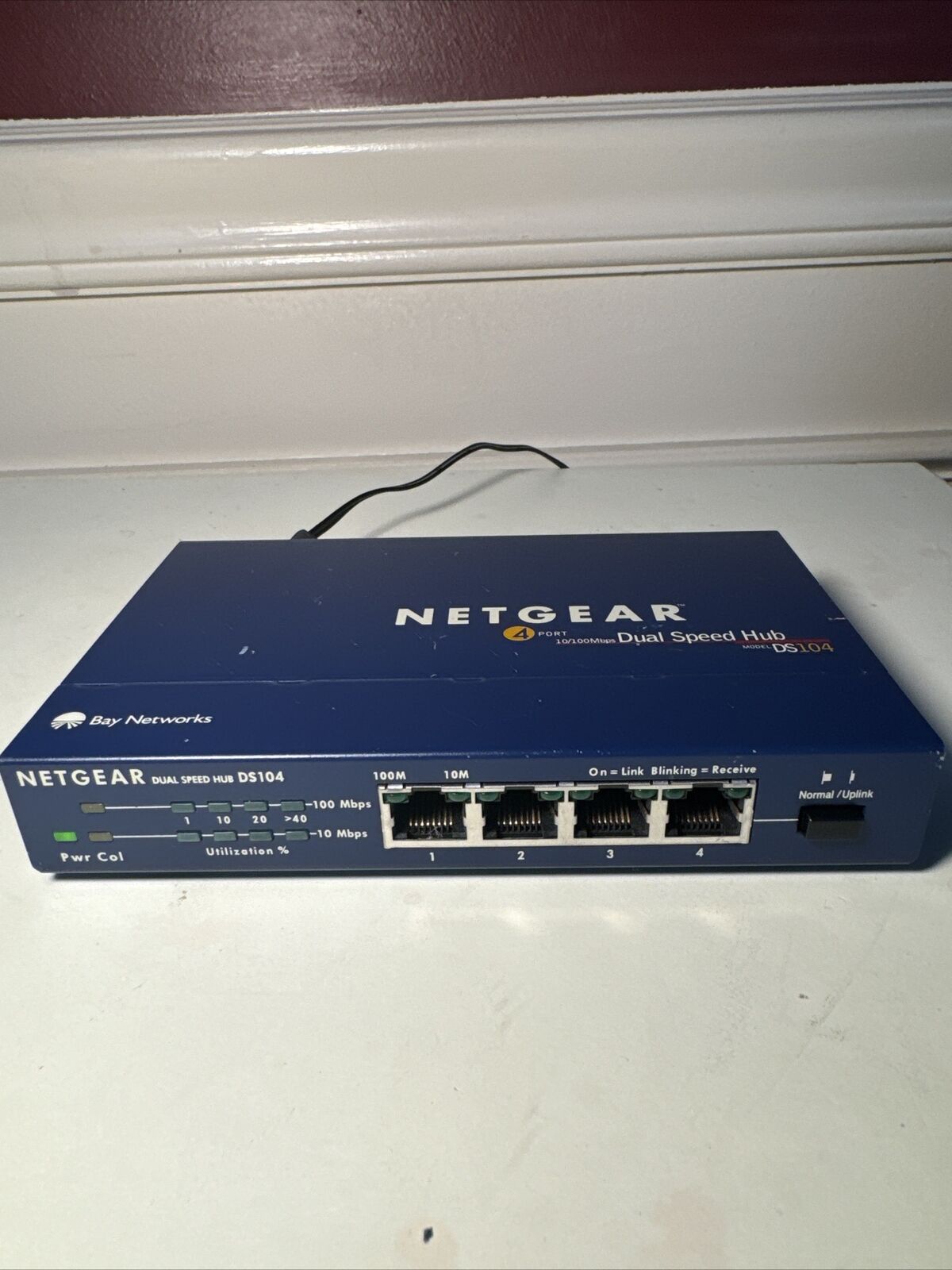 NetGear 4-Port 10/100Mbps Dual Speed Hub Model DS104 W/ Westell Power Supply