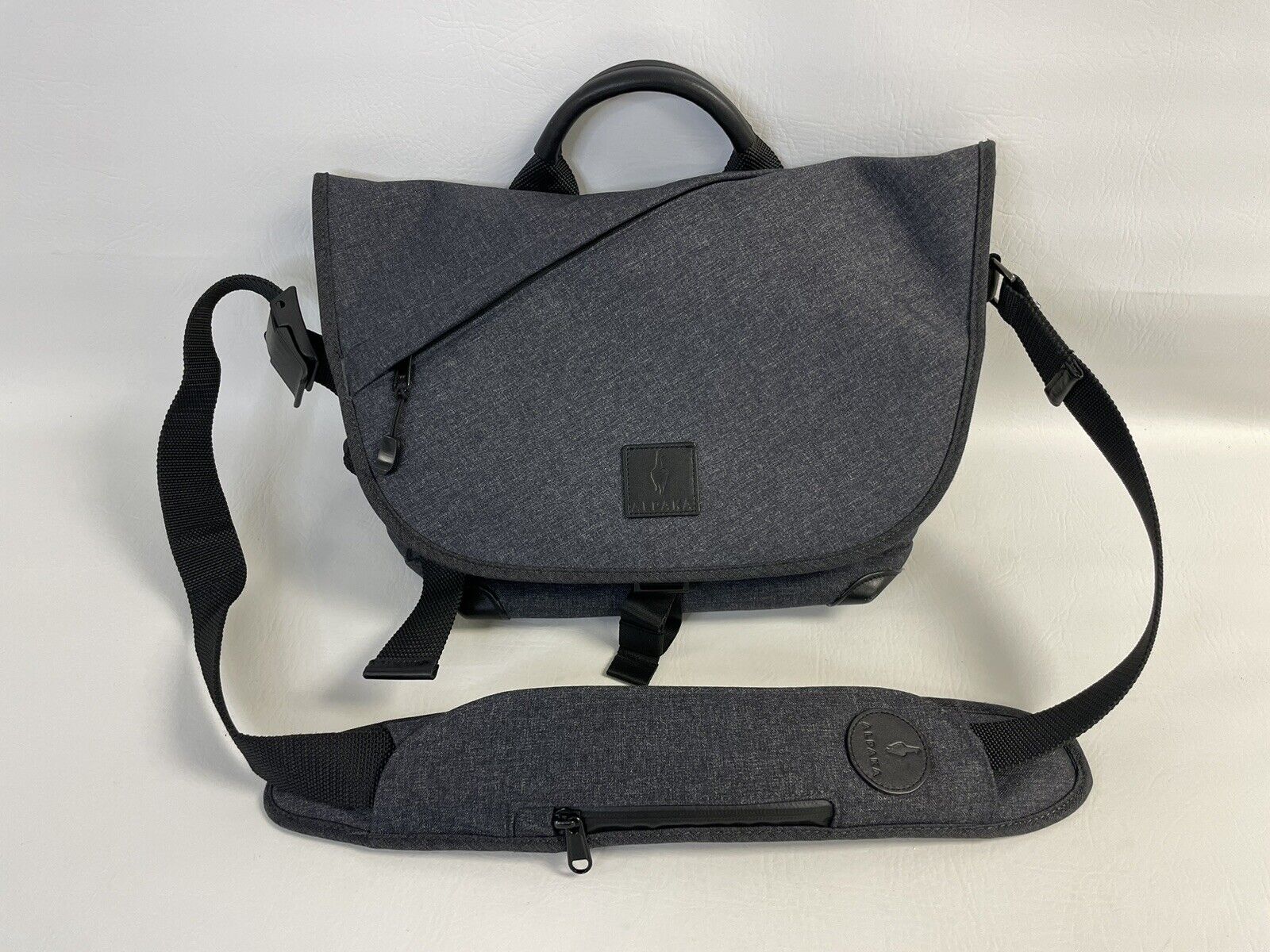 ALPAKA 7ven Mini Messenger Bag (Carbon Grey) Crossbody Laptop Excellent