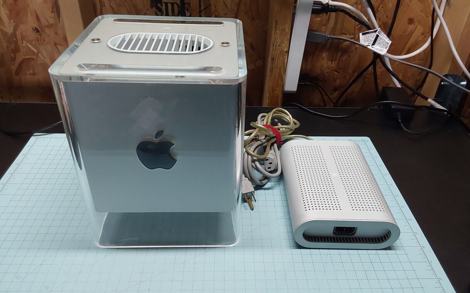 Apple Power Mac G4 Cube 450 MHz PowerPC 7400 CPU 512MB RAM No HDD + OS 9 Disc
