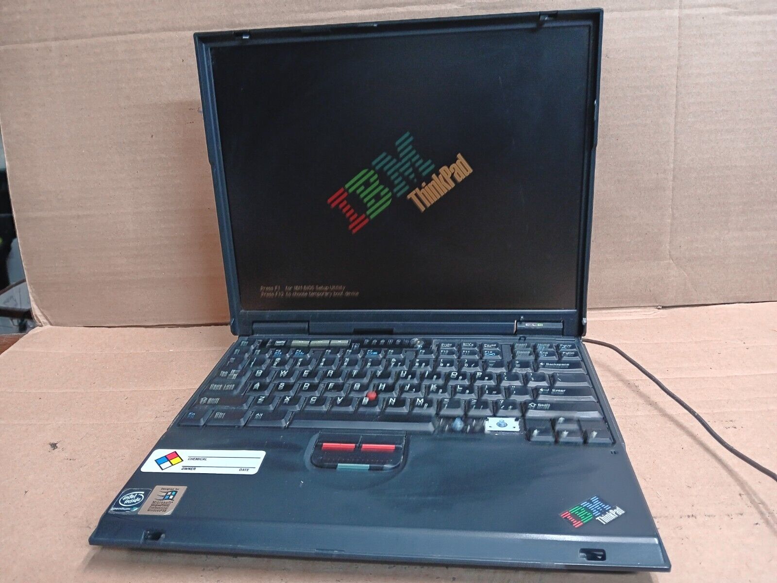 Vintage IBM Thinkpad T20 Laptop  Intel P3 @ 700 MHz  14\