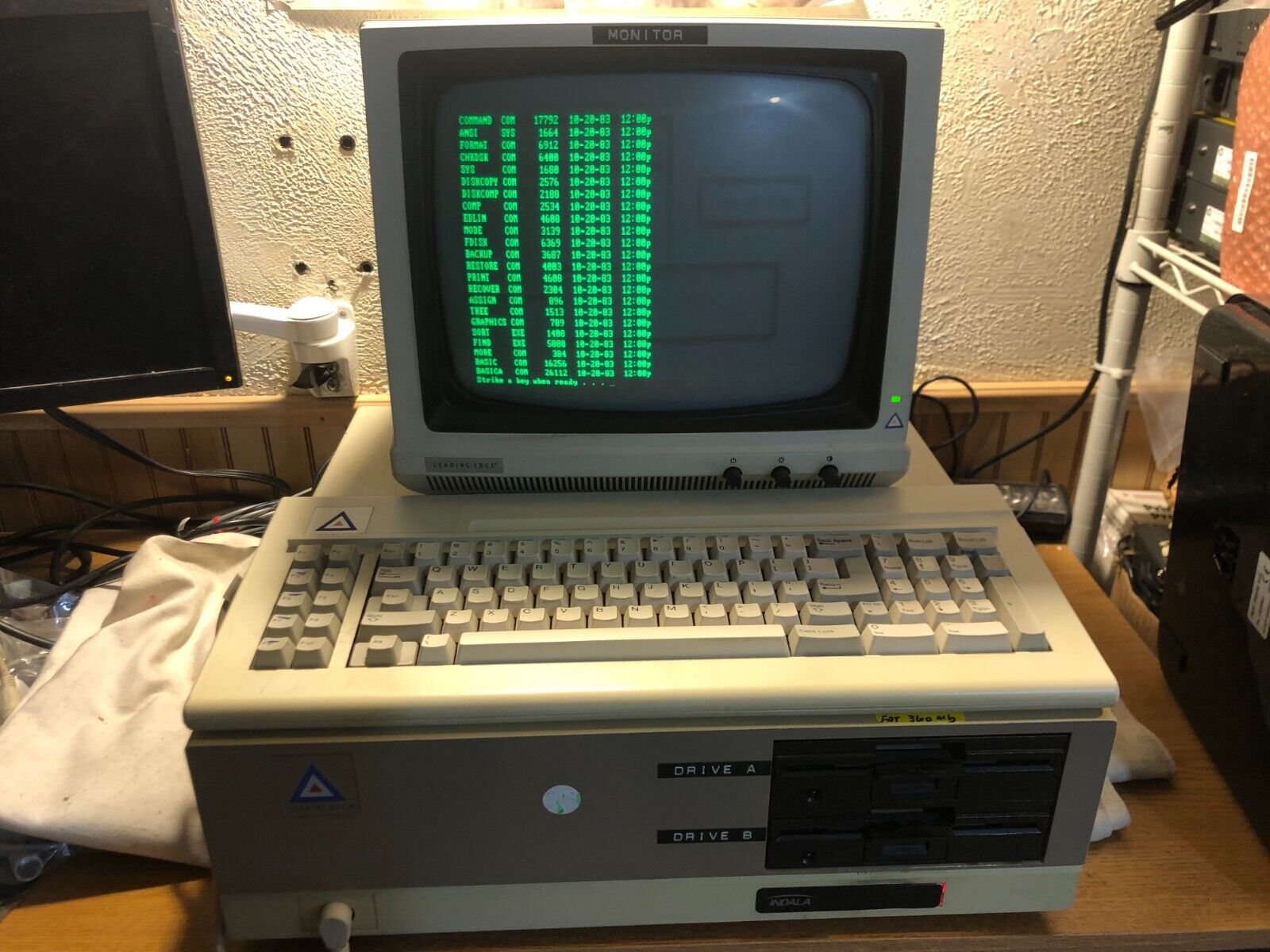 Vintage 1985 Computer Leading Edge MP-1673 L XT PC Monitor DC-2014 Blue Alps KB
