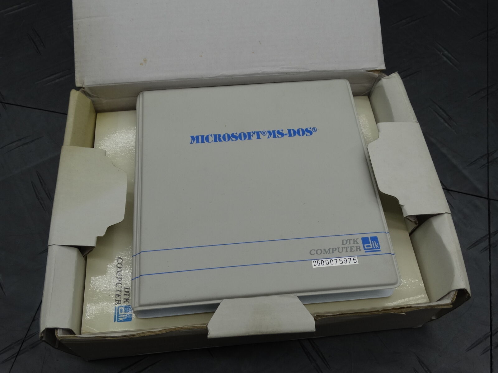 MS-DOS Software 5.25in Floppy A1-006-000 + Case Complete Set RARE
