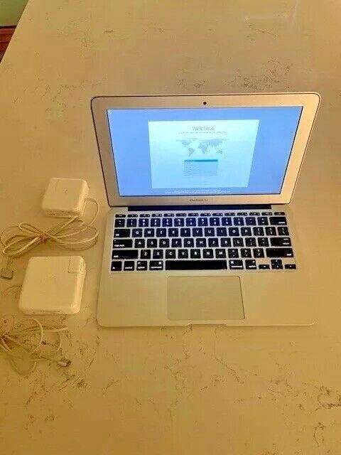 Apple MakBook Air Laptop, 11.6\