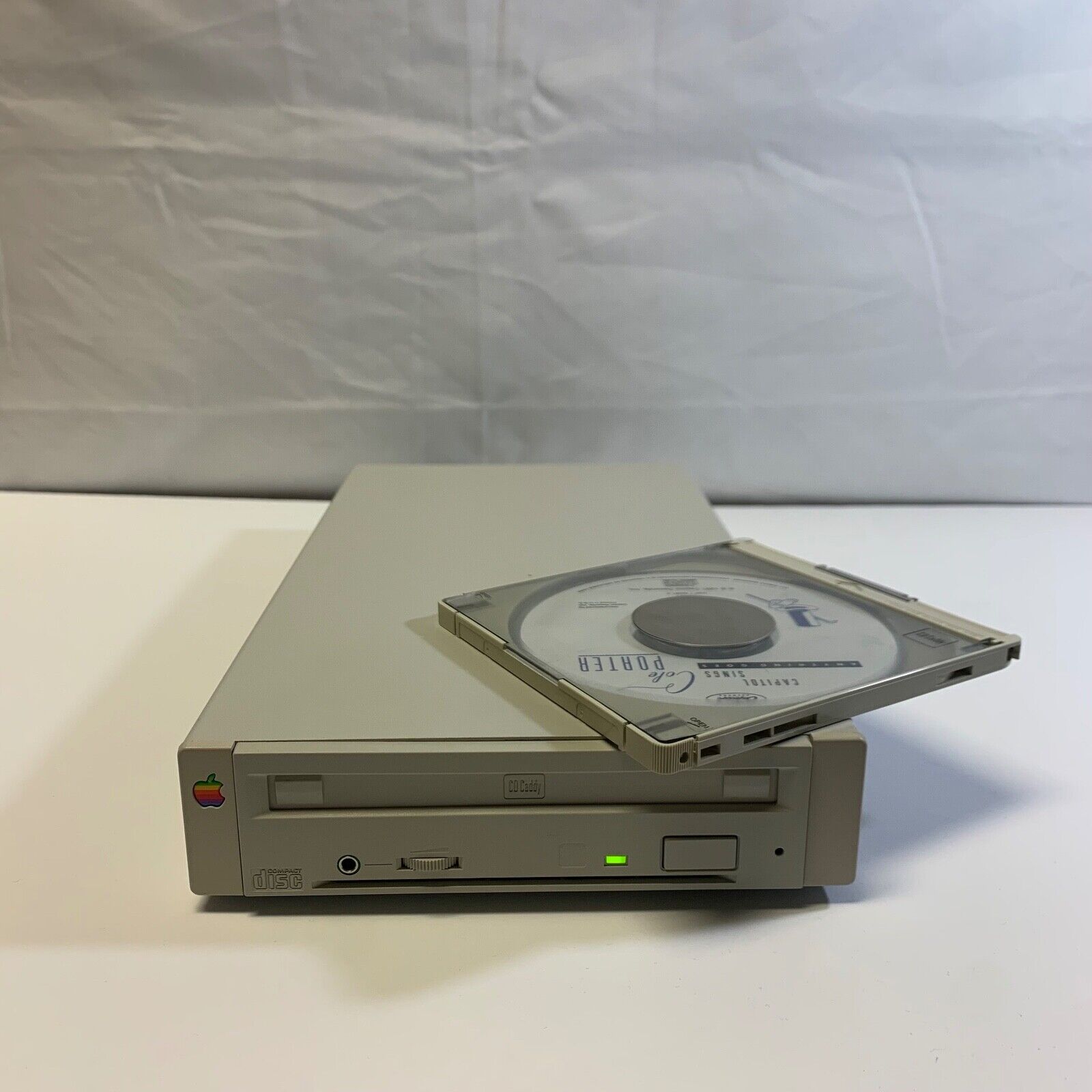 Apple External 2x SCSI CD-ROM Drive CD 300 Macintosh Mac, POWERS ON, TRAY WORKS