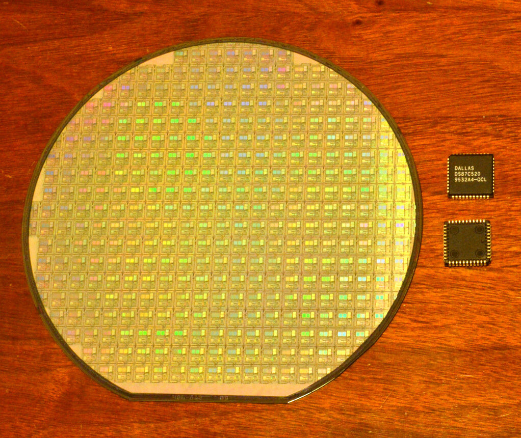 6 inch Silicon wafer collectors set - DS87C520 CPU wafer and DS87C520 CPU chip.