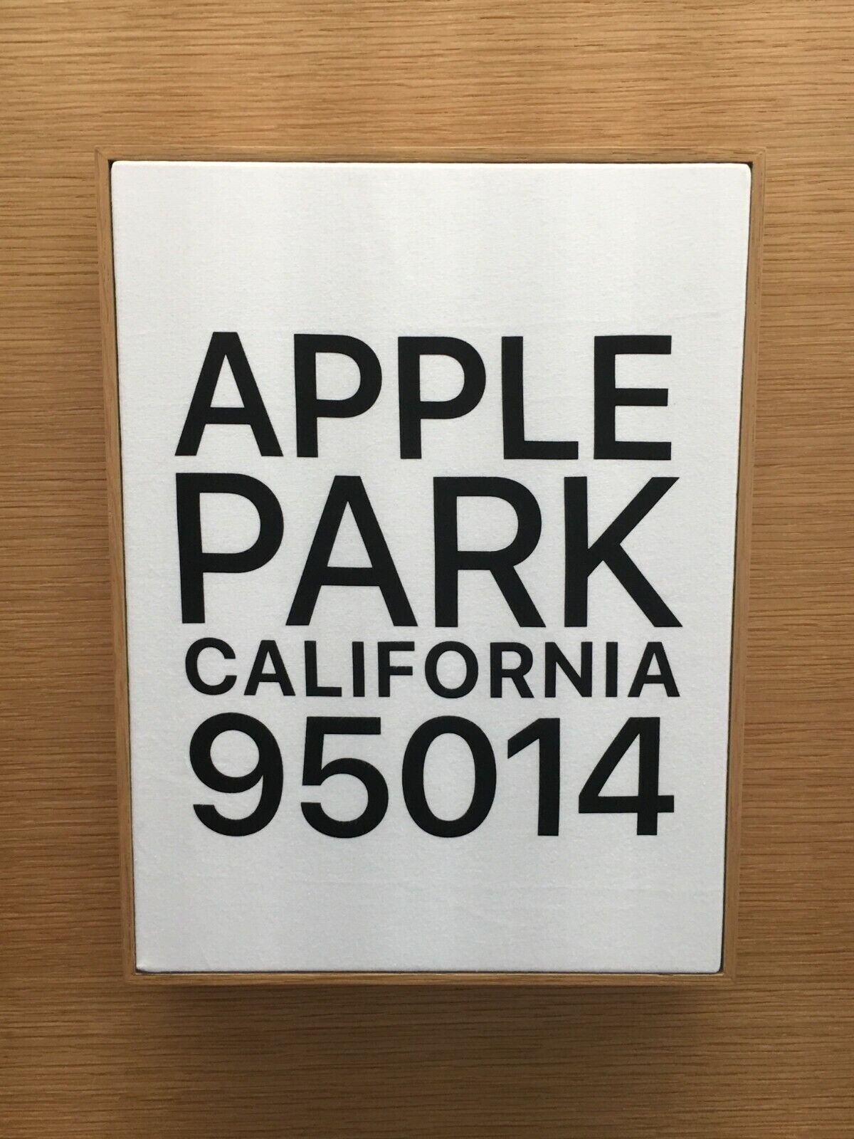 OOP SOLD OUT NEW & BOXED APPLE LOGO PARK HQ ADDRESS SZ MEDIUM WHITE  T-SHIRT