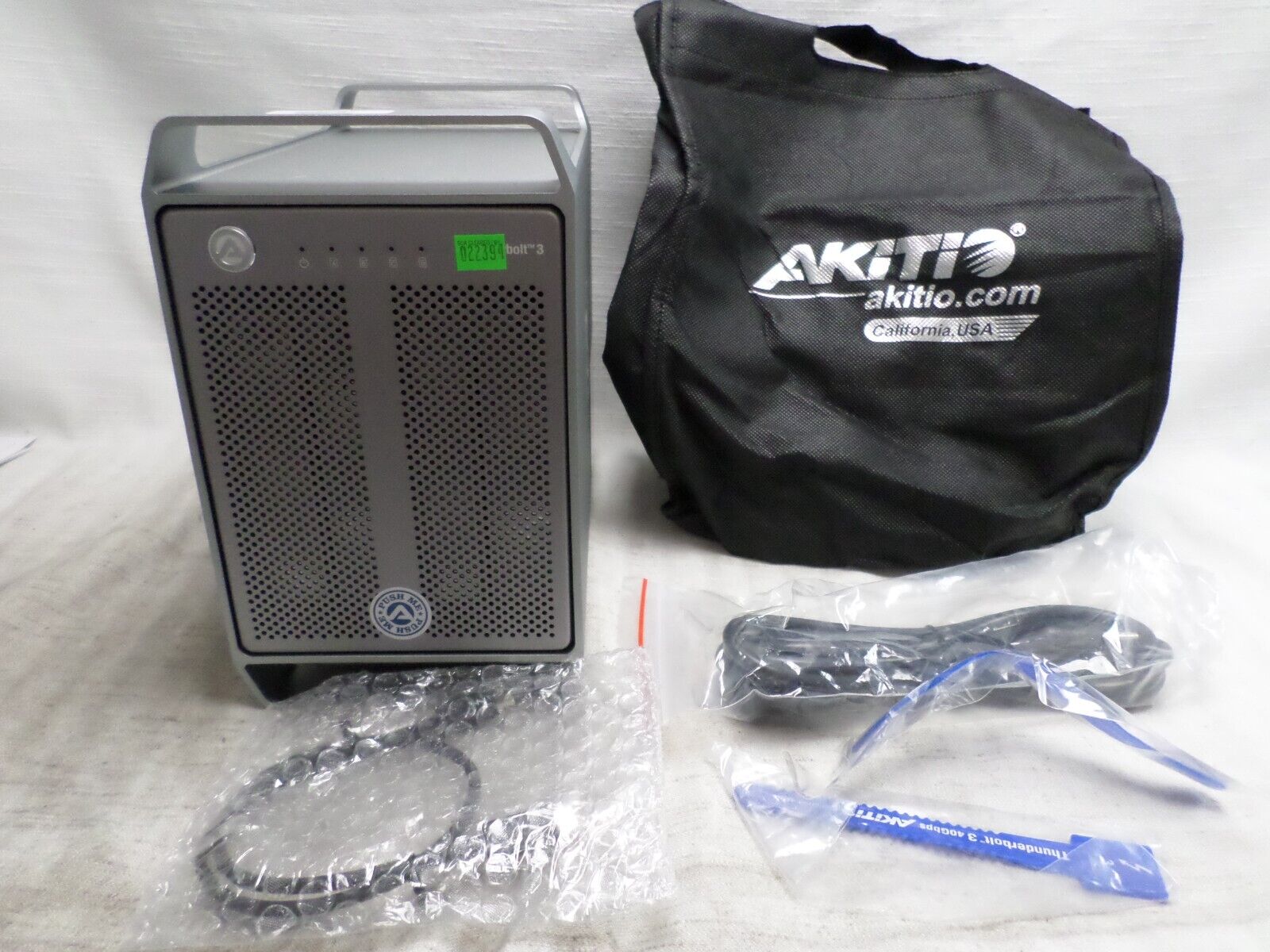 Akitio Thunder3 Quad X External SSD Drive | T3QX-T3DIAY-AKTU (Open Box)