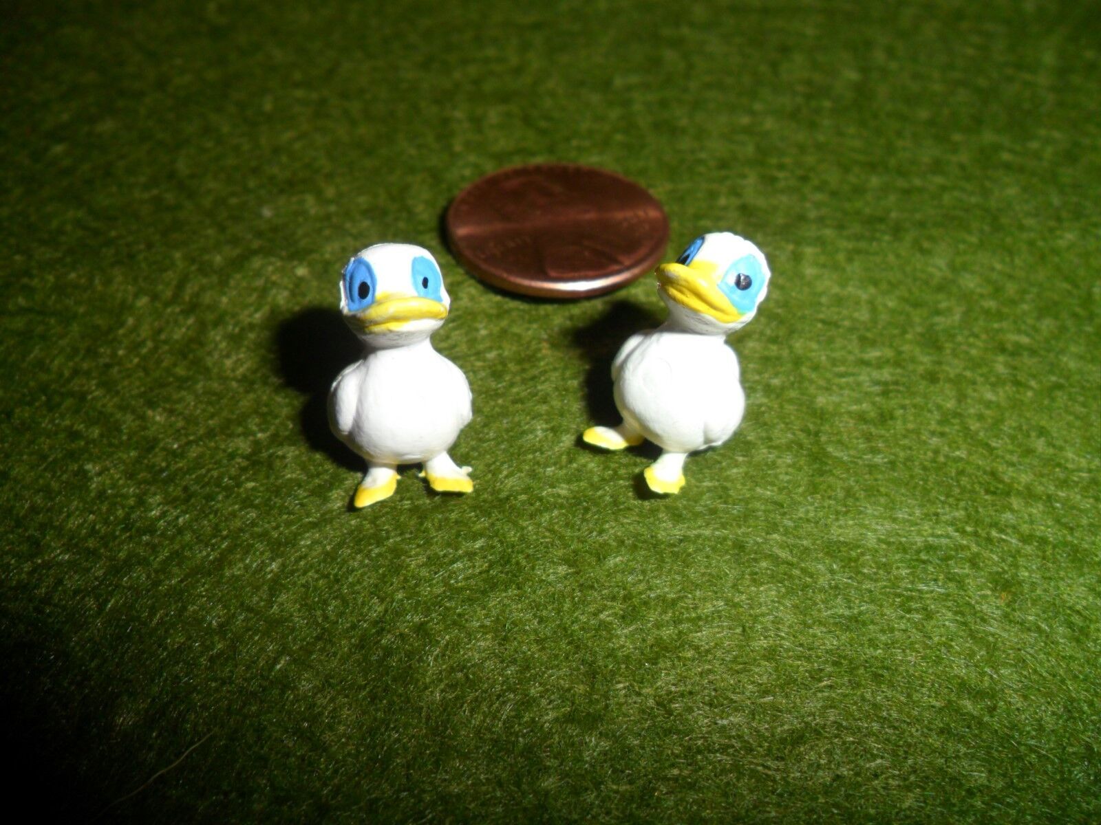 Vintage White Duck Plastic Miniature 5/8\