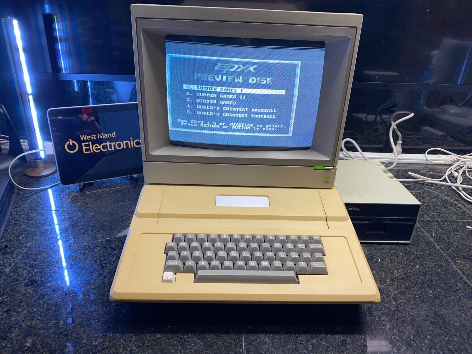 Apple IIc CLONE - Rare - Working -