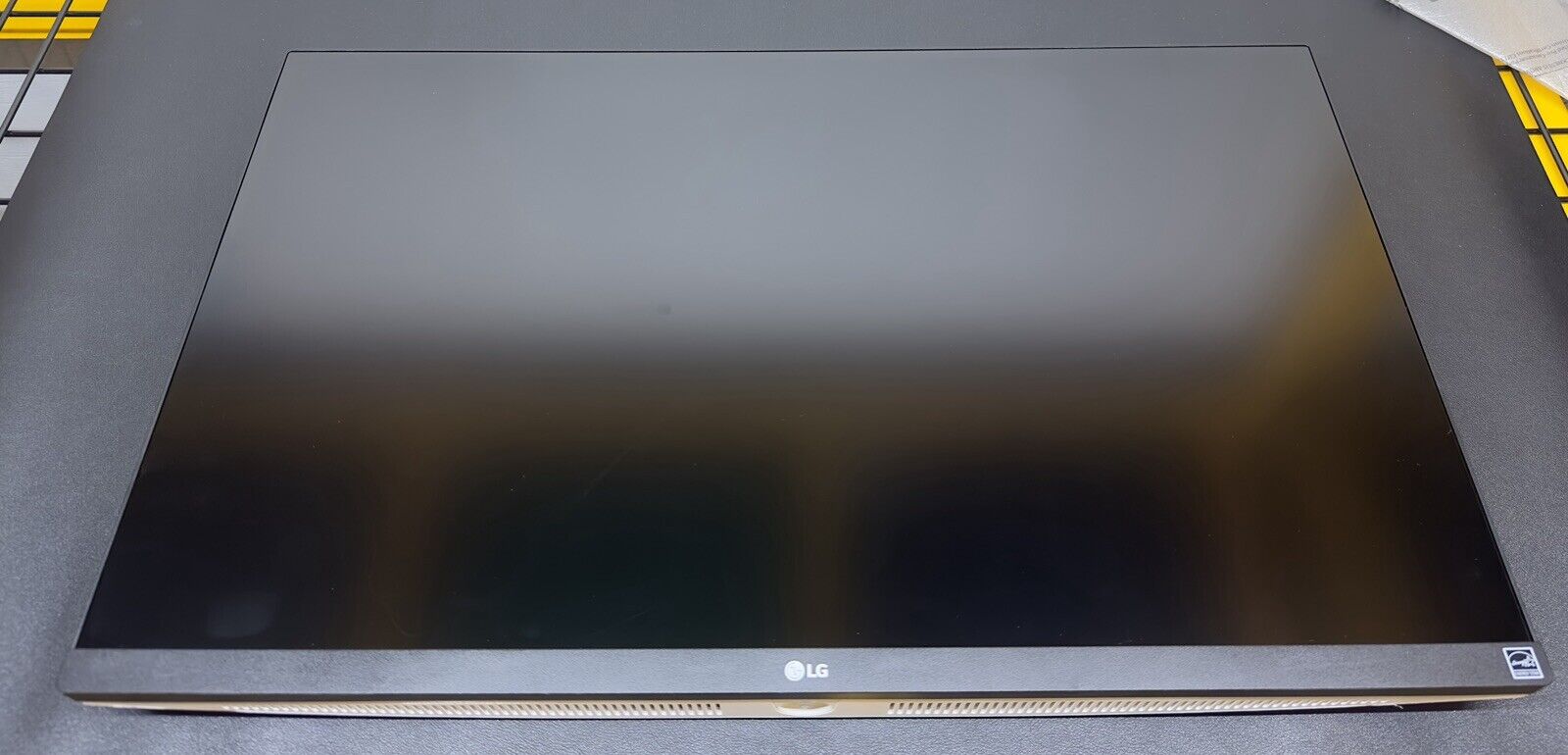 LG 27UP850-W Monitor 27” UHD 3840 x 2160 IPS Display PC724927 (READ DETAILS)