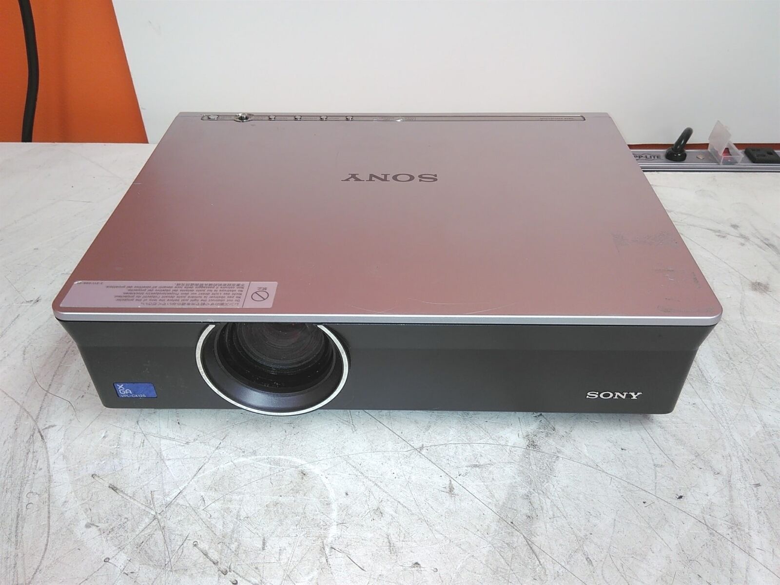 Sony XGA VPL-CX125 VGA S-Video Data Projector No Remote