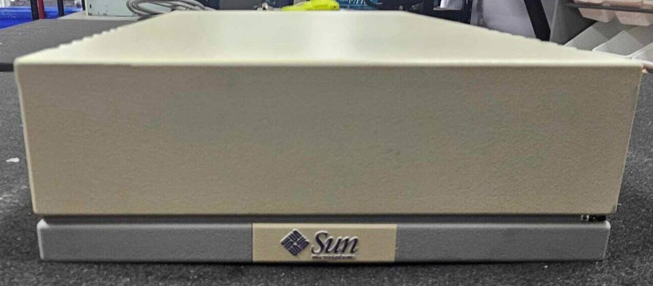 Rare Vintage Sun microsystems GWV611-D External Drive Case with Sun Hard Drive