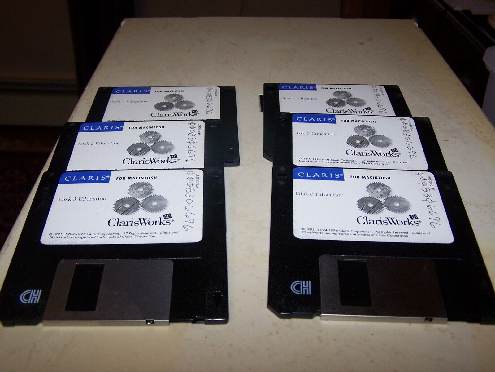 Clarisworks V4.0 Education Version on 1.44MB Disks