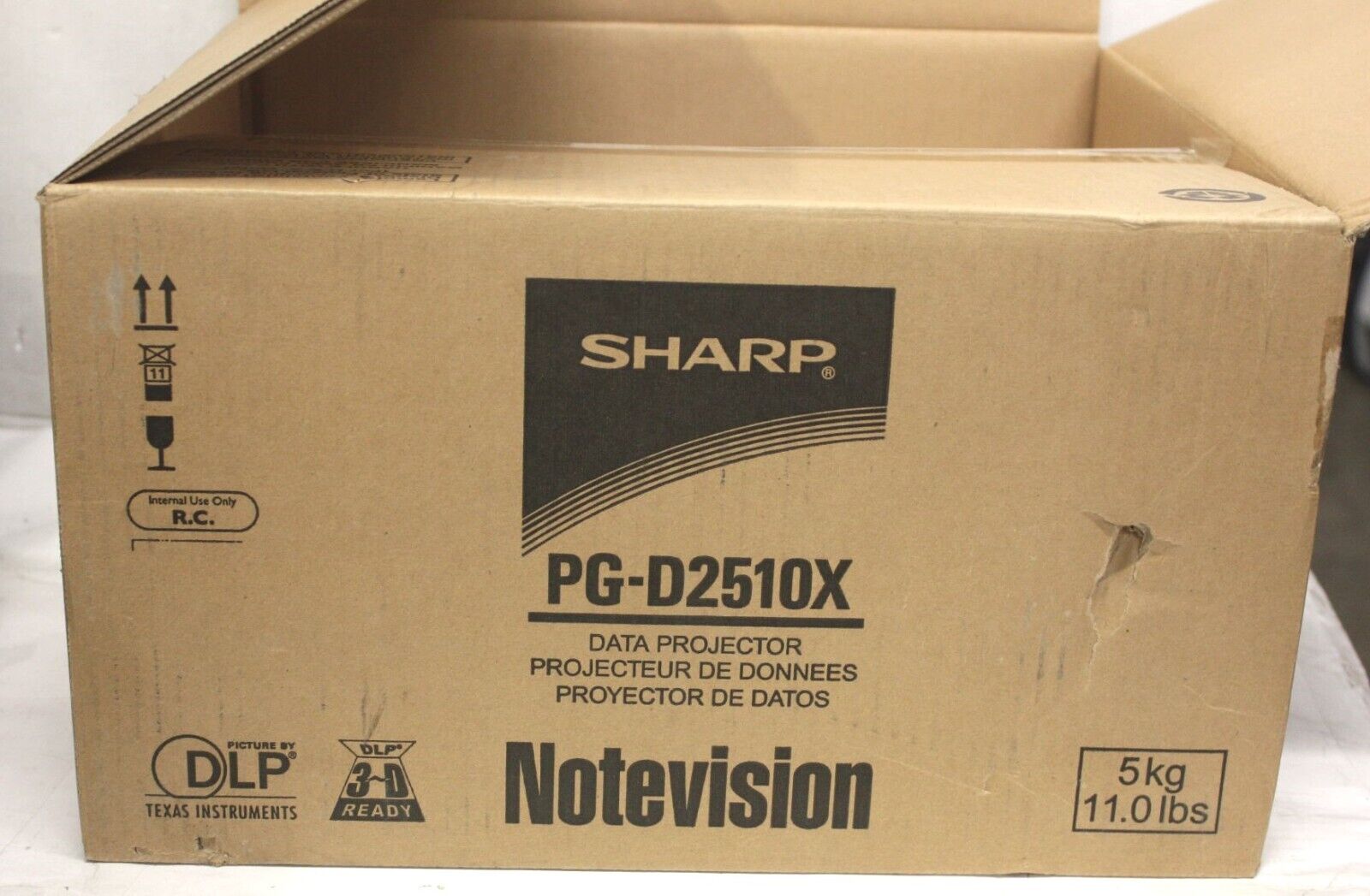 New In Box * Sharp Notevision PG-D2510X Projector * XGA