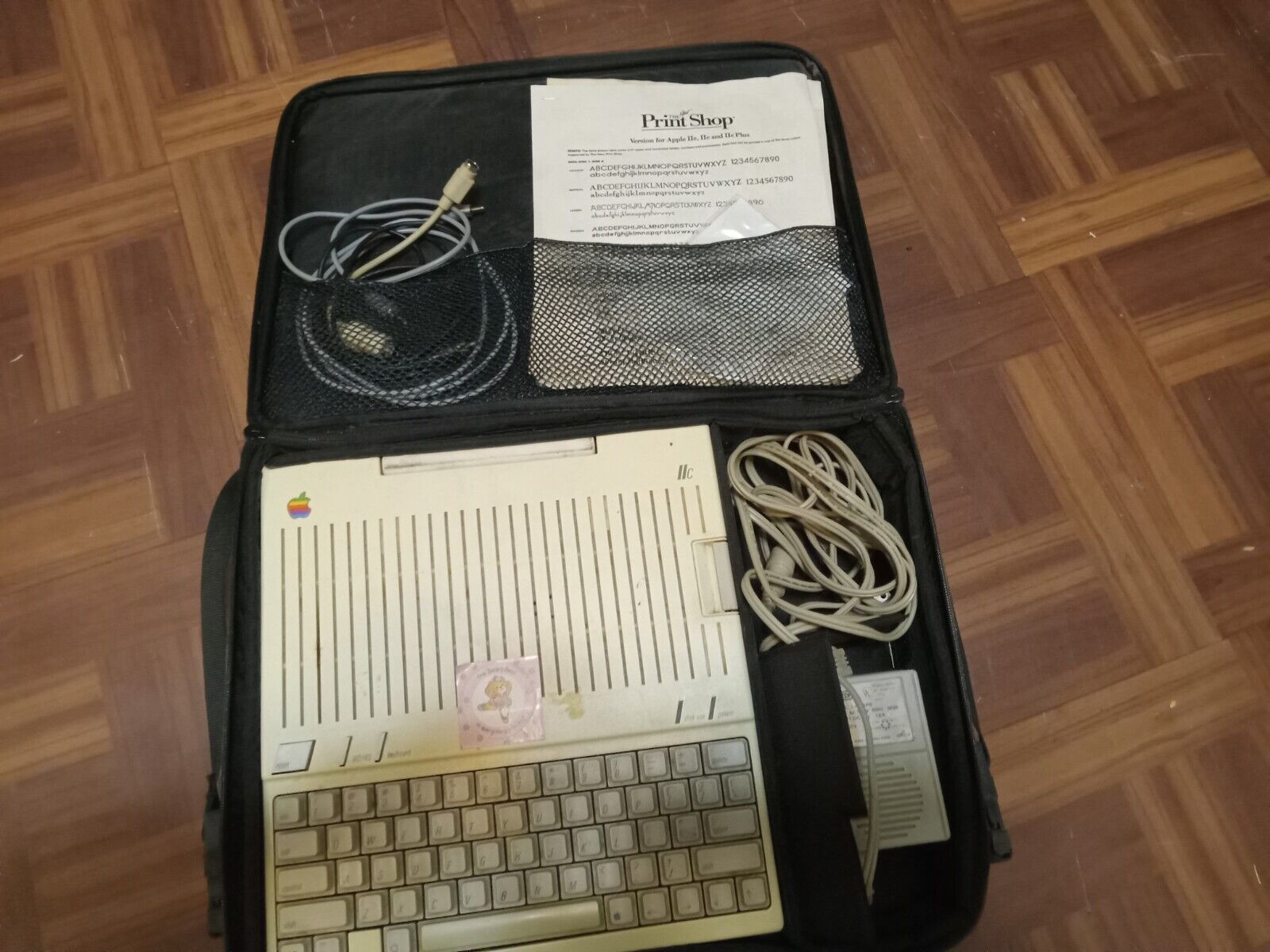 Apple IIc Computer A2S4000 with carrying case and powersupply working with paper