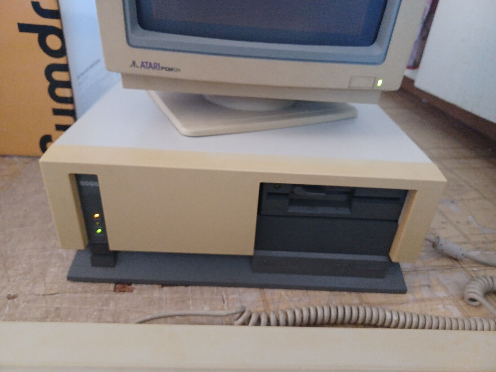 ULTRA RARE Atari  PC3 - IBM Compatible -  Boots and Computes