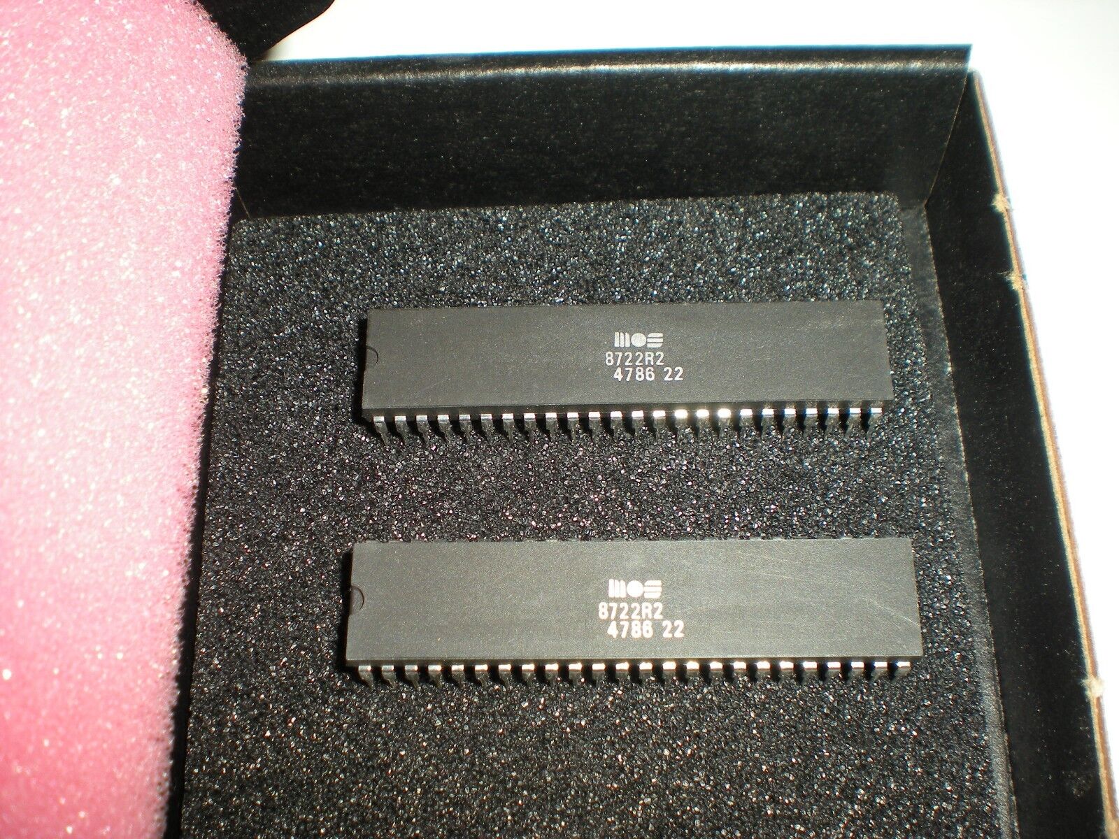 2-lot MOS 8722R2 chip MMU ic chip U-7 for Commodore 128.  New. 8722 R2.