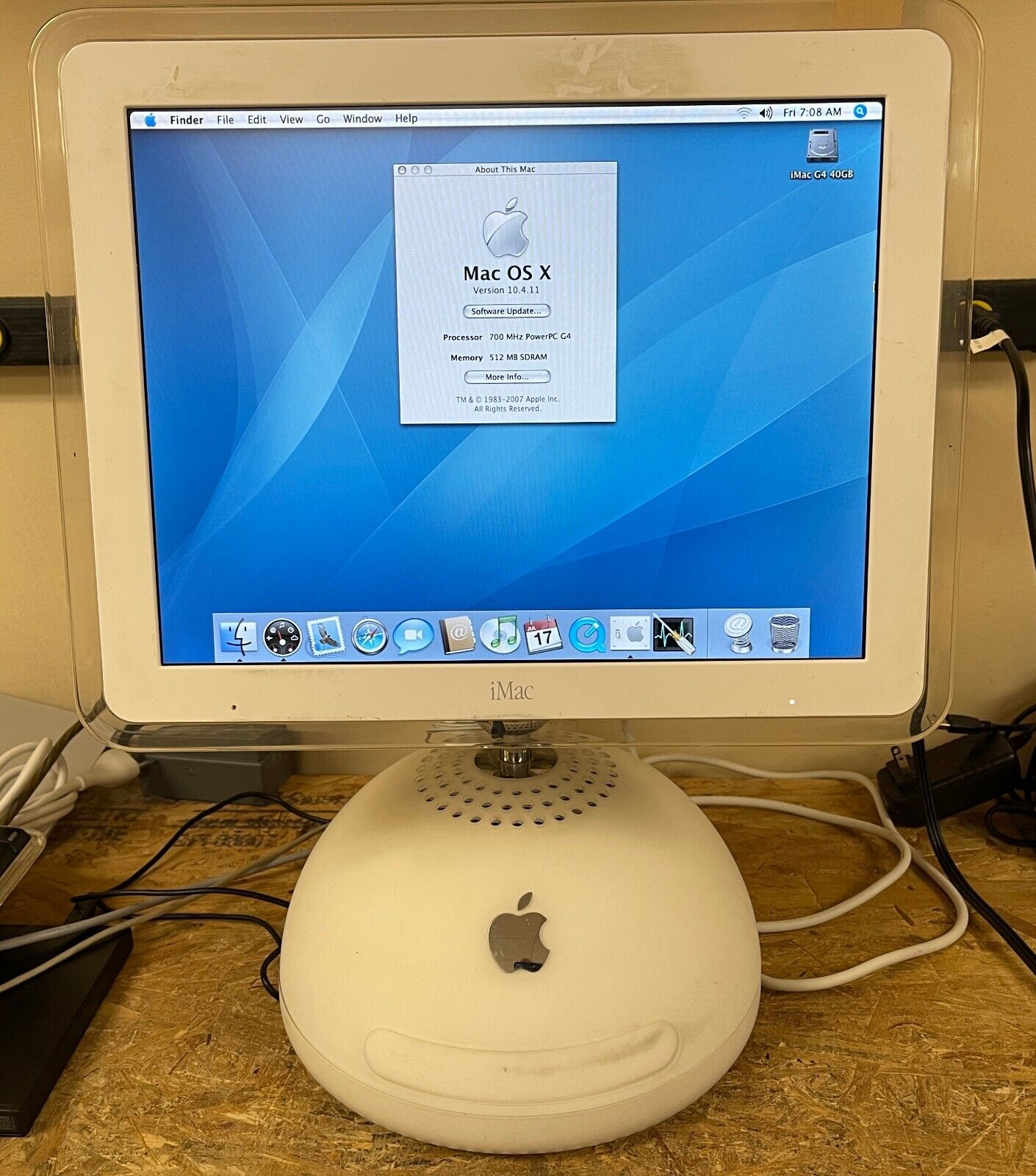 Apple iMac G4 15-inch Flat Panel February 2002 700MHz (M8672LL/A)