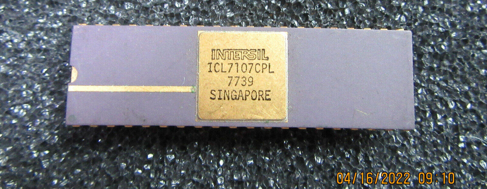 Genuine Vintage Very Rare Collectable Intersil ICL7107CPL Ceramic Gold IC