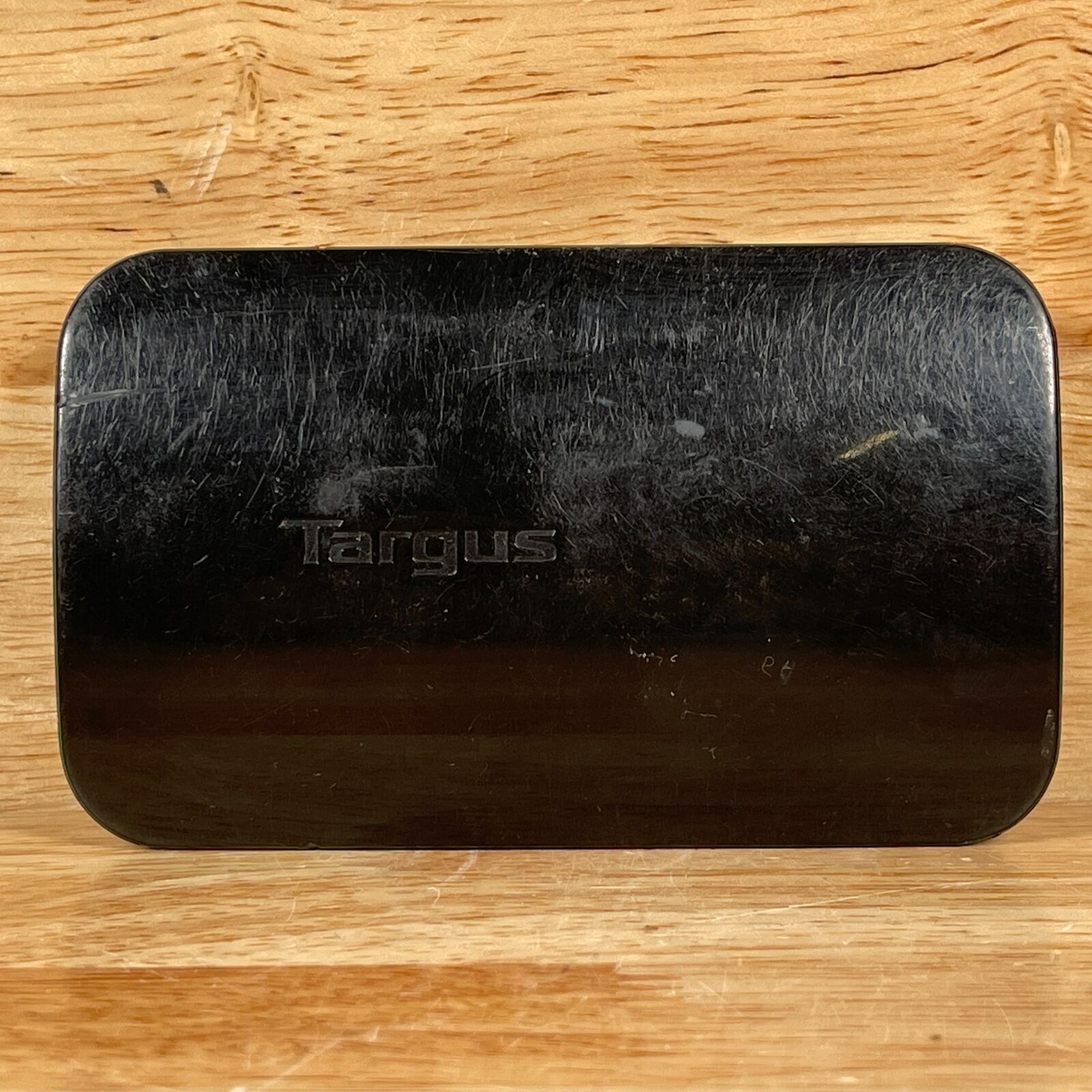 Targus APA69 Black/Gray Portable 120-240V 4.75A 90W Max Compact Laptop Charger