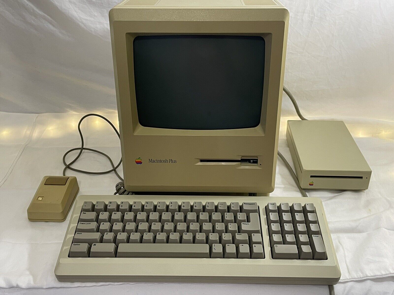 Vintage Apple Macintosh Plus 1Mb 60W 120VAC Desktop Computer SET M0001A Tested