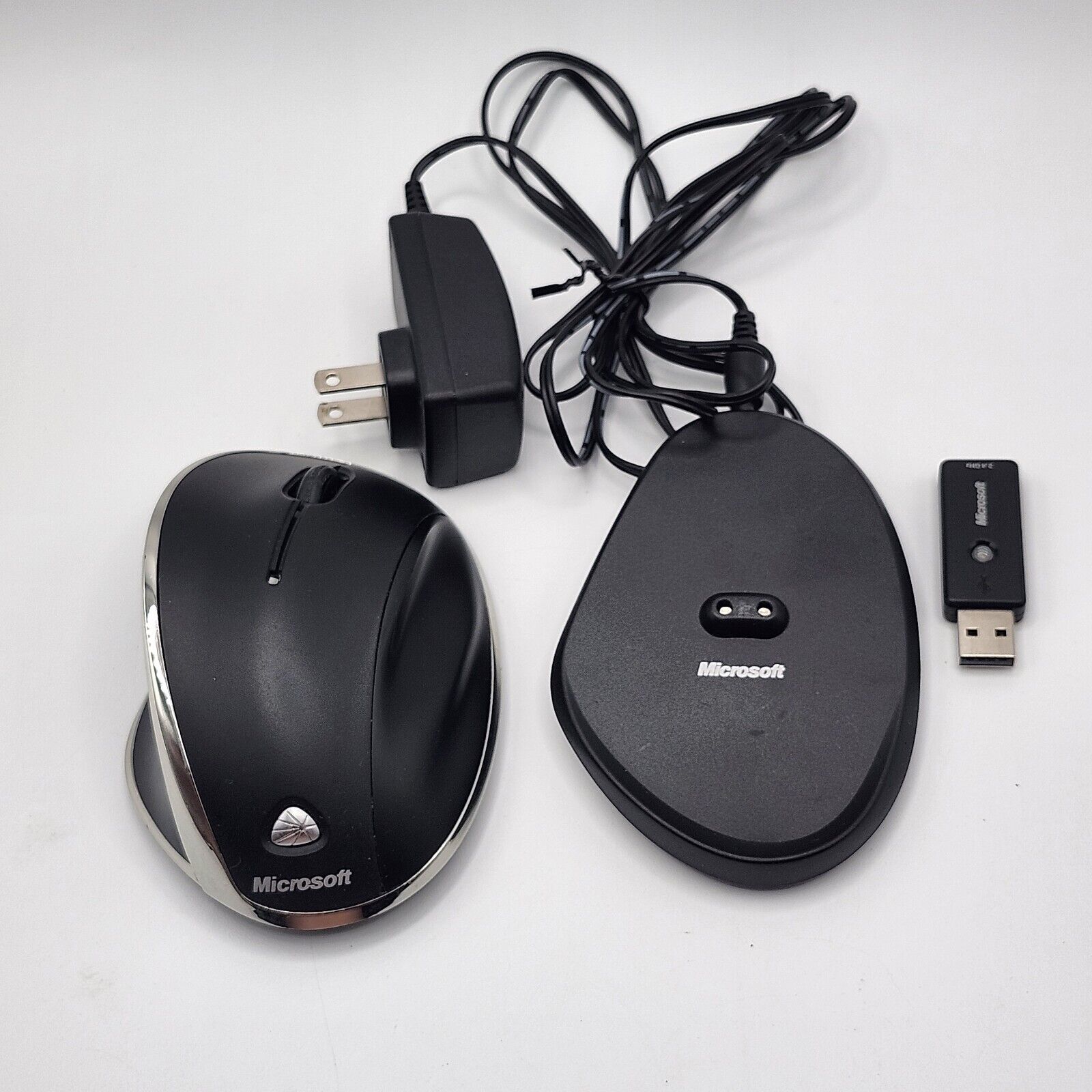 Microsoft Wireless Laser Mouse 7000 Black 1142 w/ Receiver & Charger Tested 