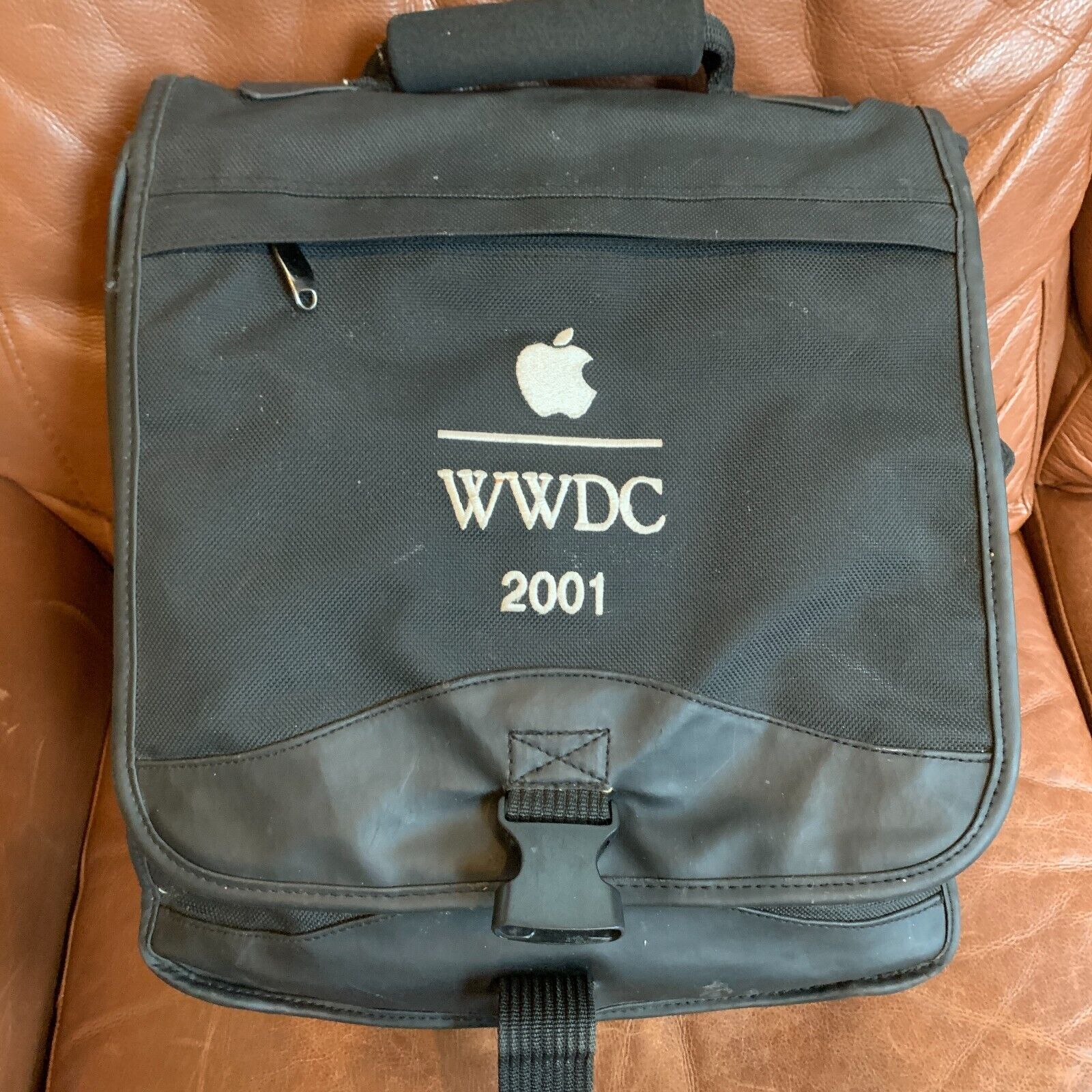 Vintage Apple computer WWDC 2001 Limited Edition Backpack Black RARE READ