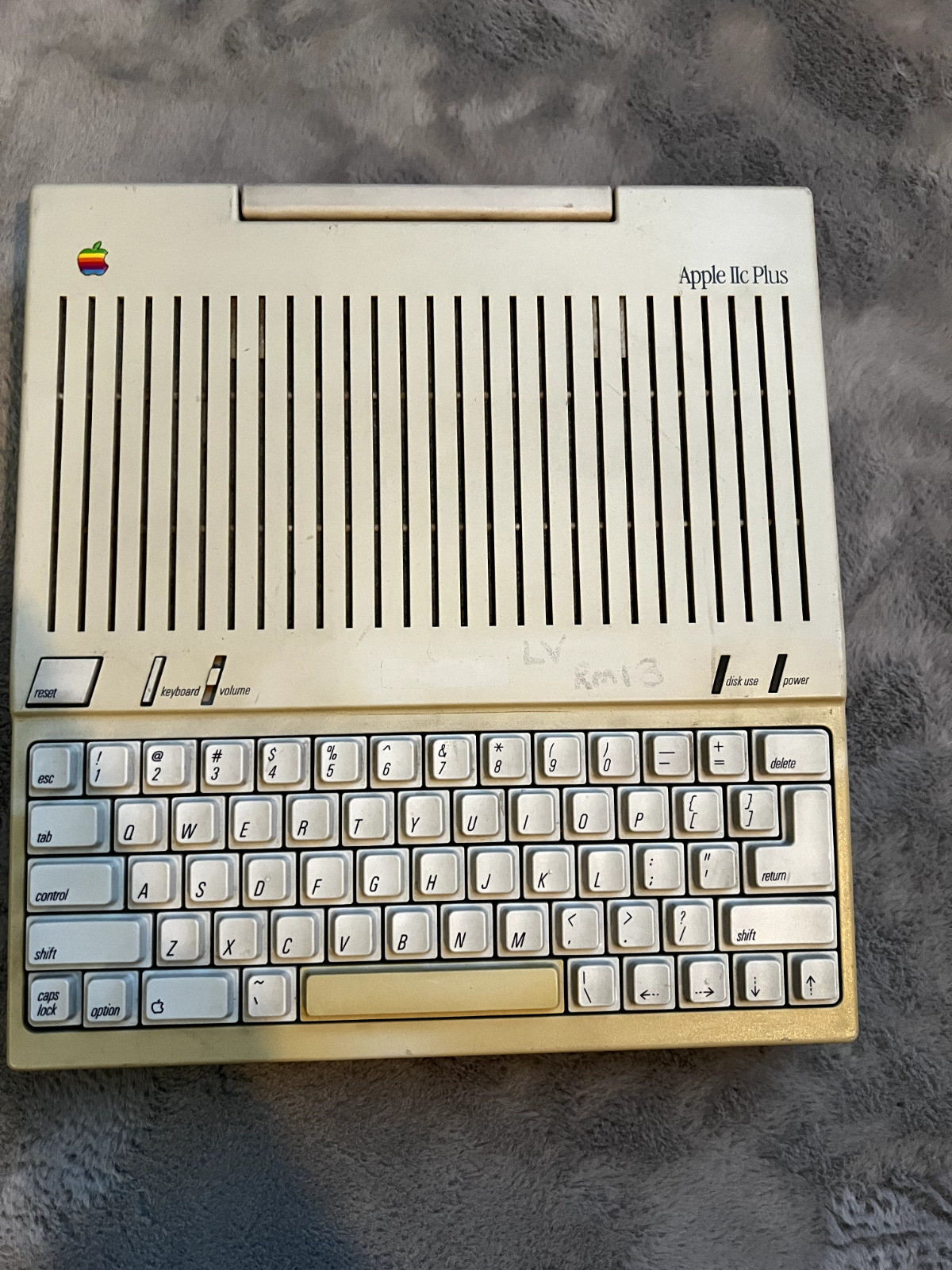 Working Vintage Apple 2c Plus w/power cable