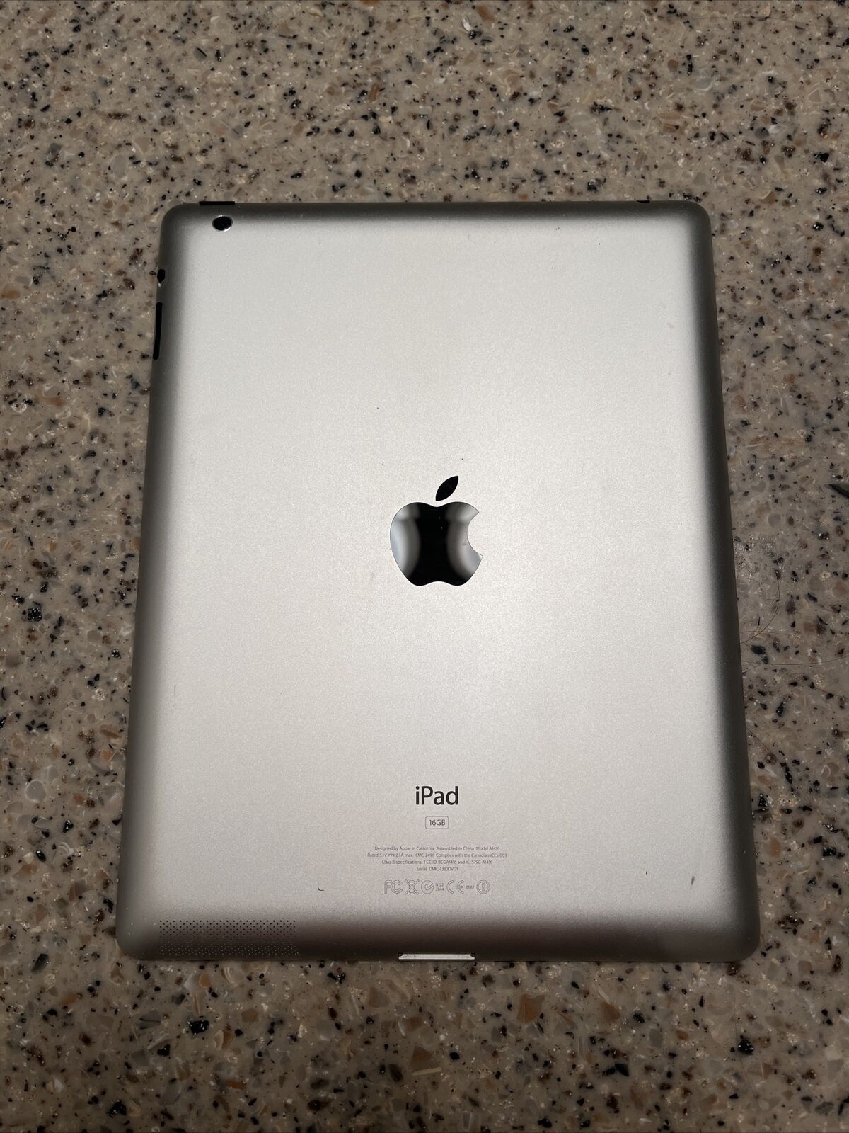 Apple iPad 3rd Gen. 16GB Wi-Fi 9.7in White (CA)