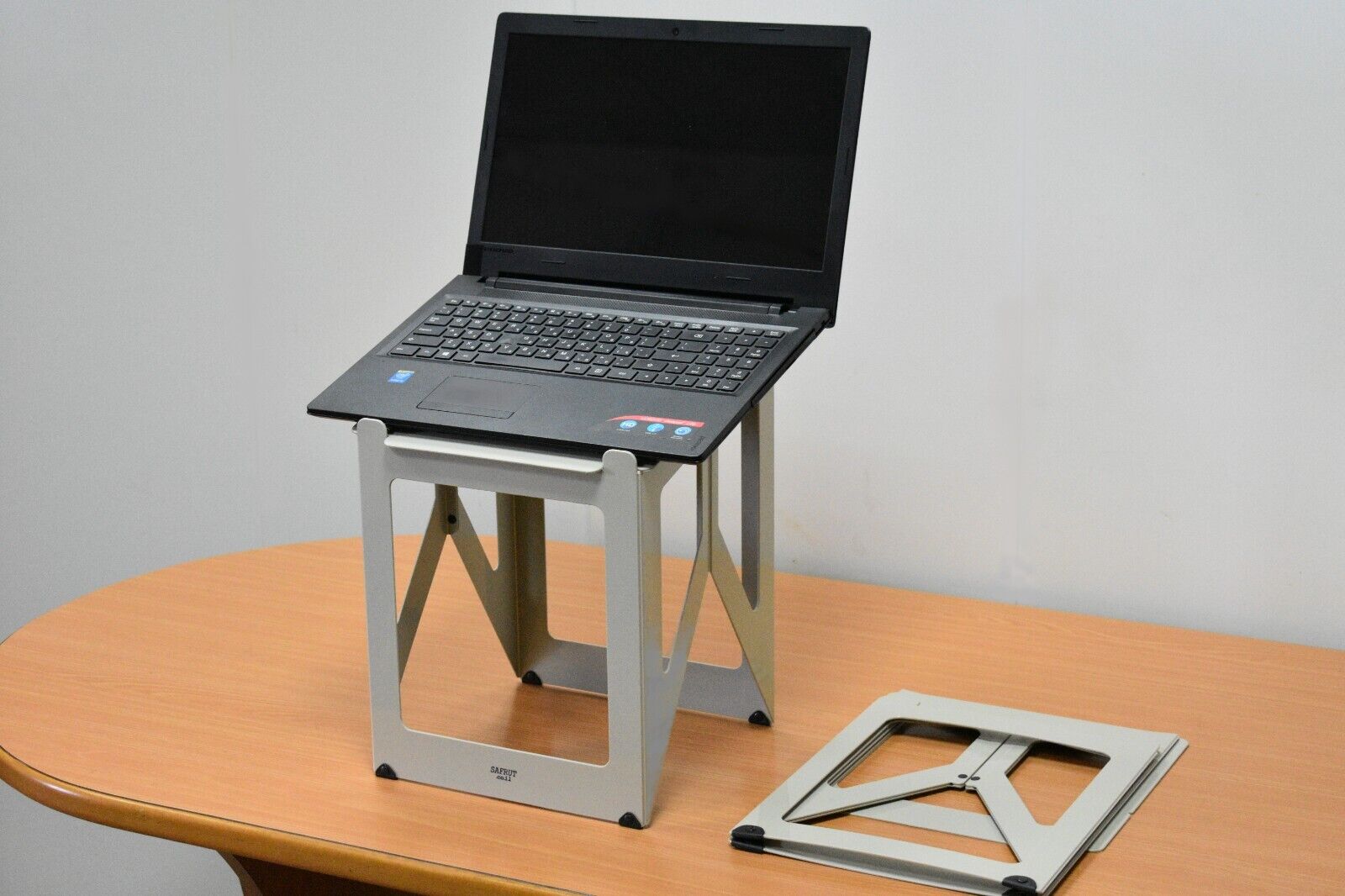 Portable tilted Laptop Stand 38 cm tall. Flat folding Riser for standing work.