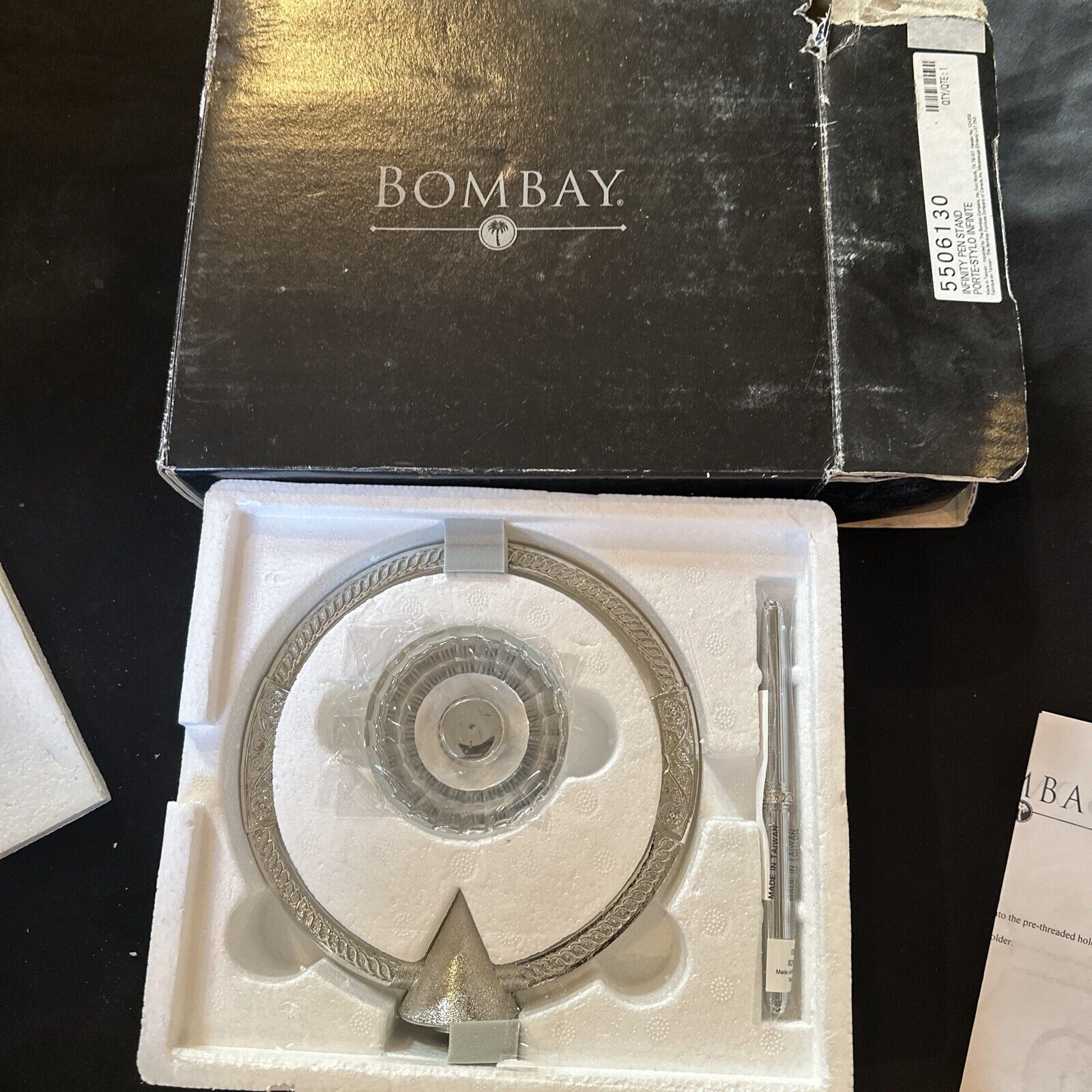 BOMBAY INFINITY PEN STAND AND PEN NIB 5506130. New In Damaged Box
