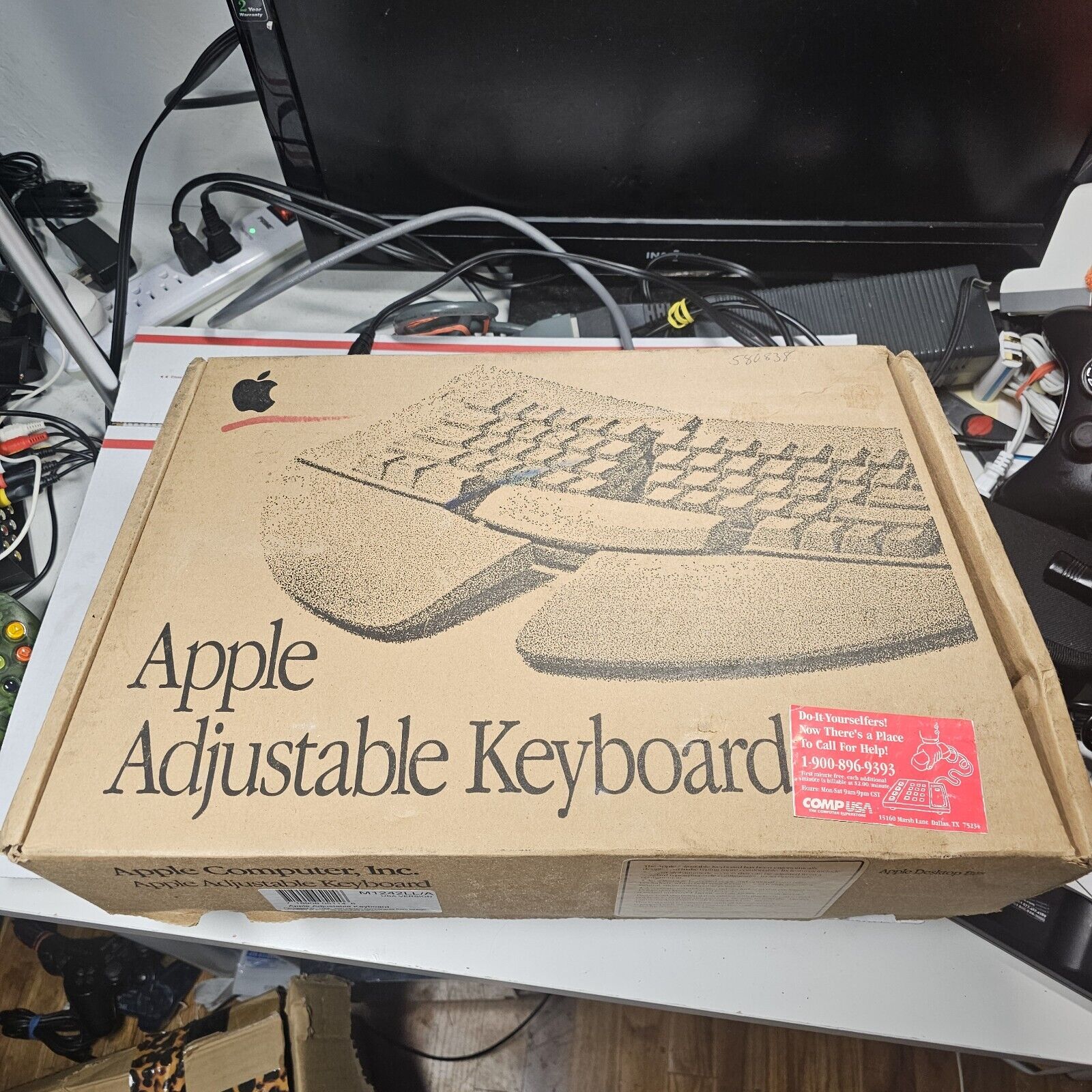 Apple Vintage Apple Adjustable Keyboard w/Box M1242LL/A Mega Rare 1992