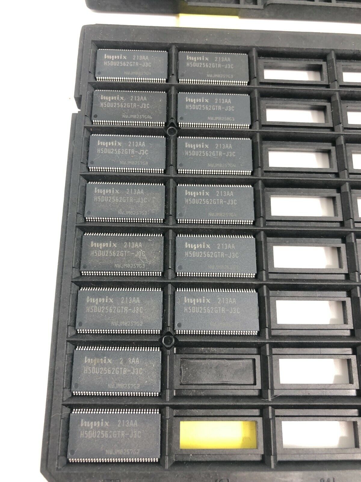 Lot of 14 Pcs - H5DU2562GTR-J3C HYNIX SDRAM Memory