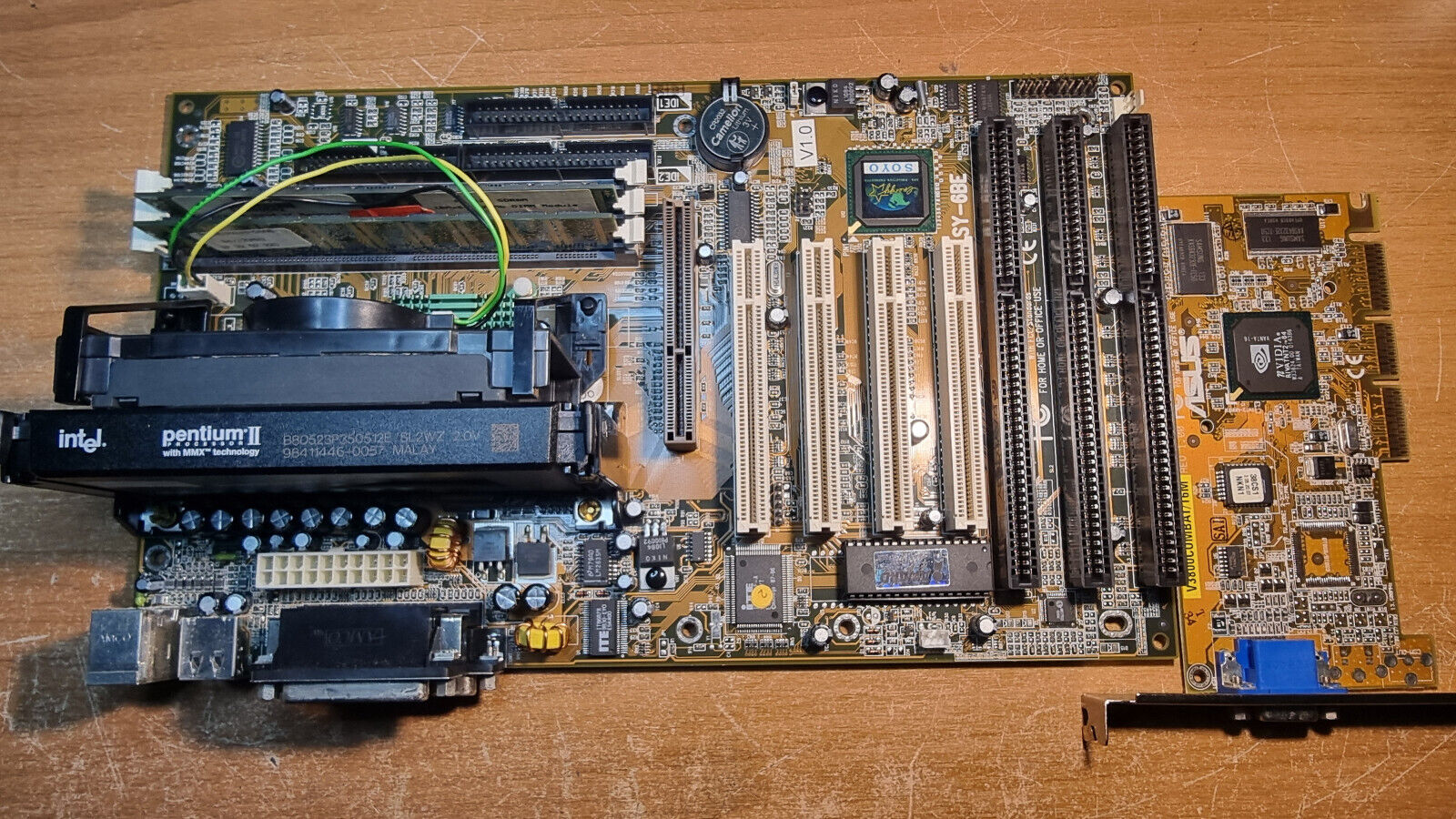 Soyo SY-6BE + Pentium II 350MHZ + 192MB RAM + Vga Gift