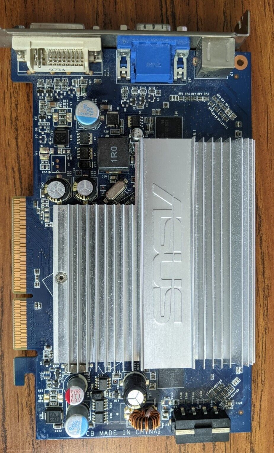 ASUS NVIDIA GeForce 7600 GS (EN7600GSSILENT/HTD/256M) 256 MB AGP Video Card