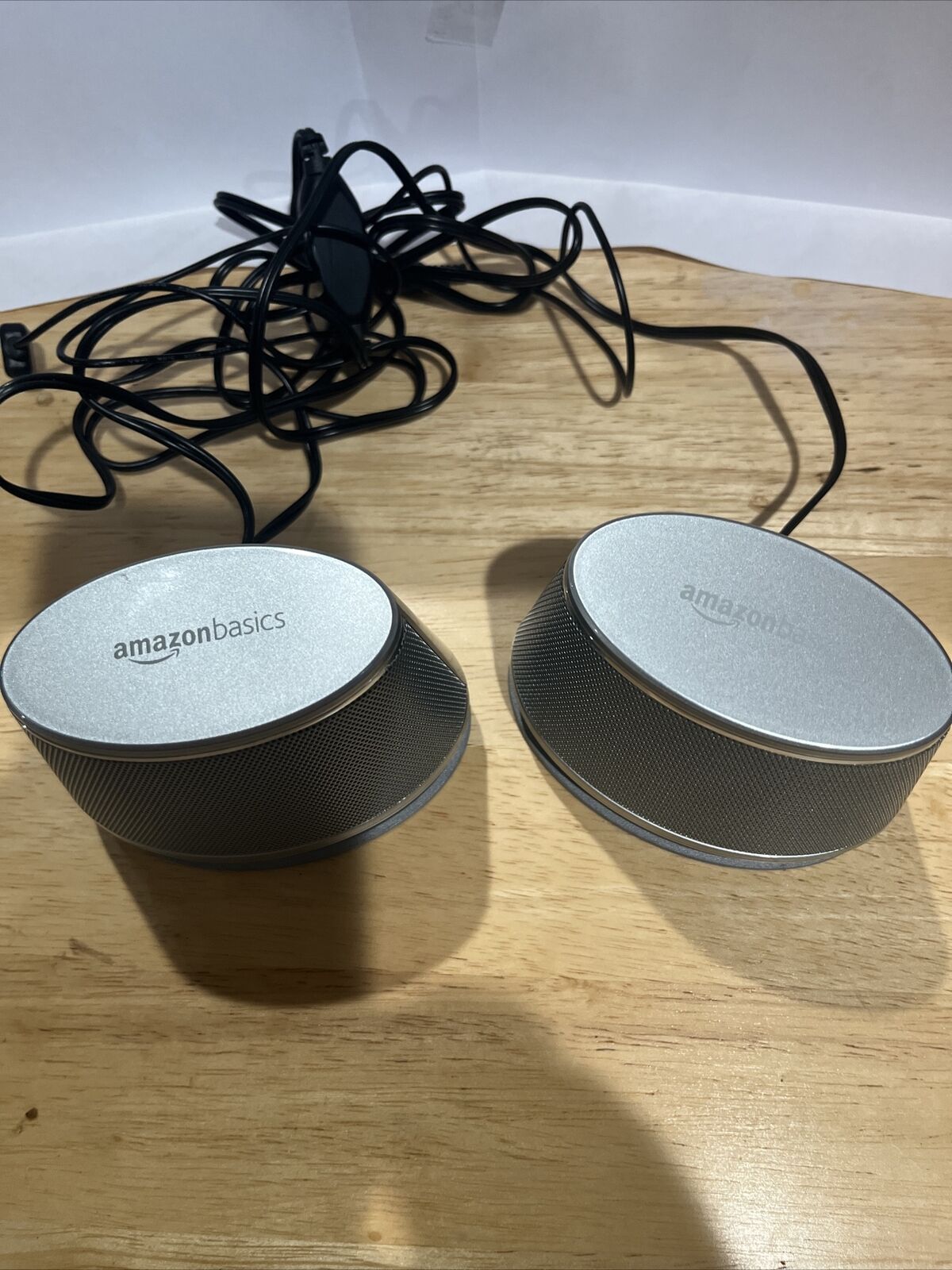 Amazon Basics USB Plug-n-Play Computer Speakers, 2, Model V620 Silver-Excellent