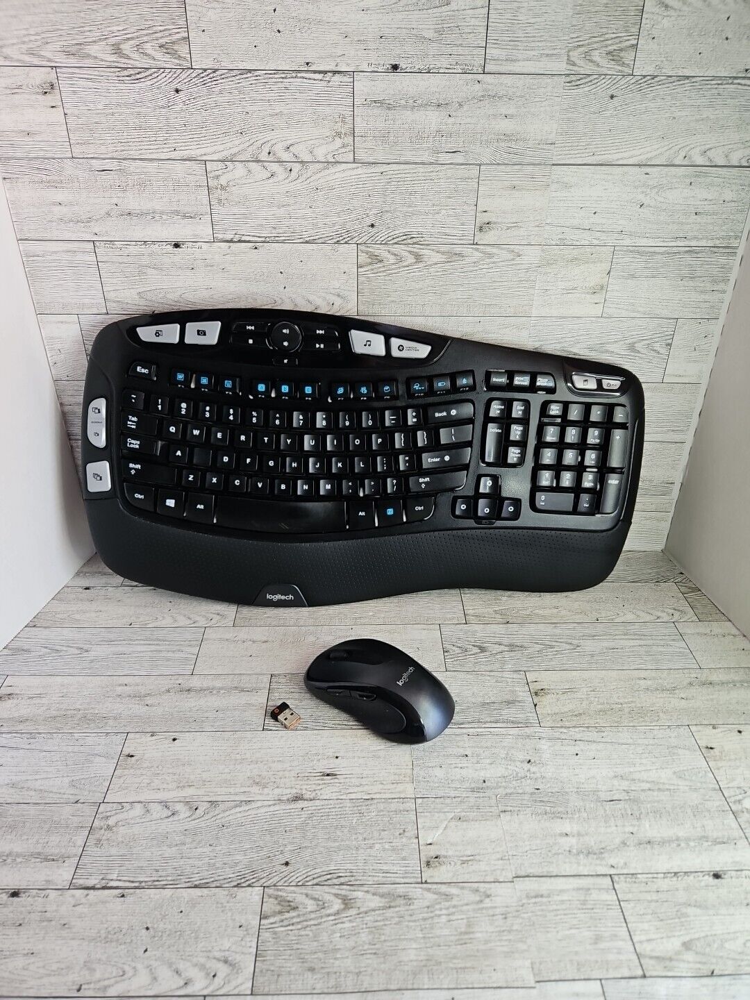 Logitech K350 Wireless Keyboard, Mouse, + USB Receiver mouse  Tested 