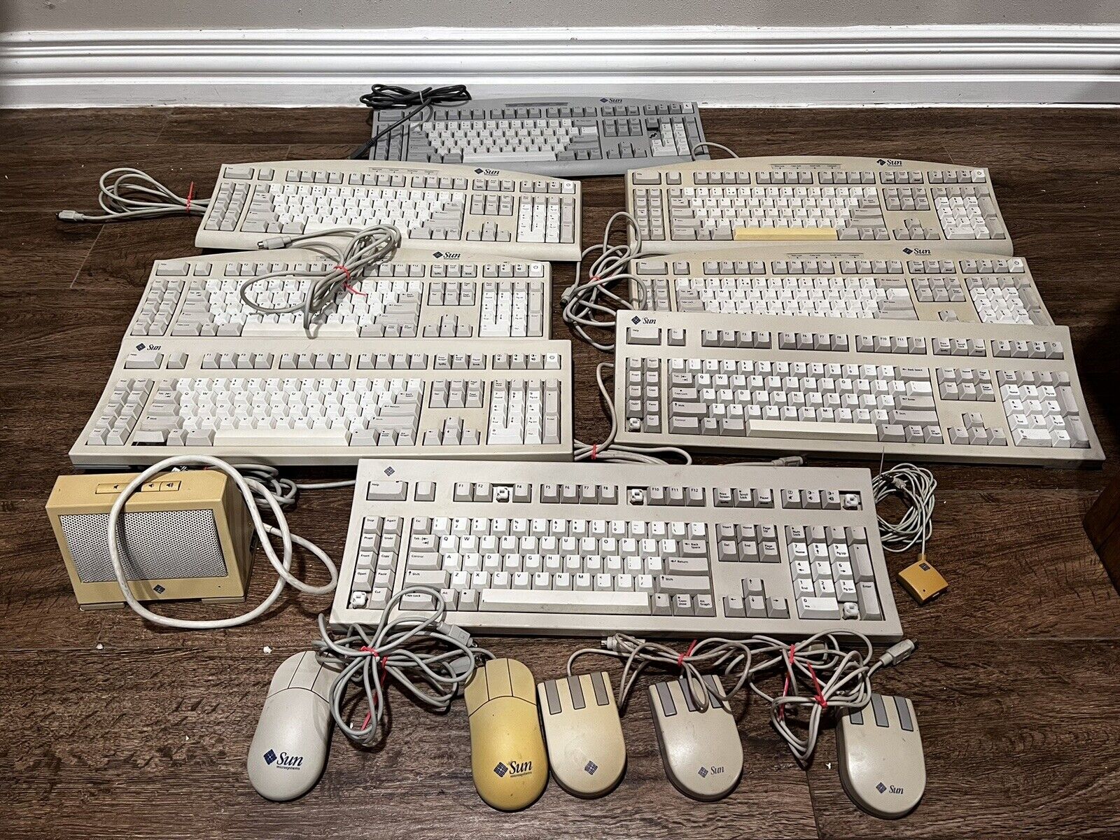 Vintage Lot of Sun Micro Sparc Ultra Computer Keyboards 5 5c 6 Mouse Speaker Box