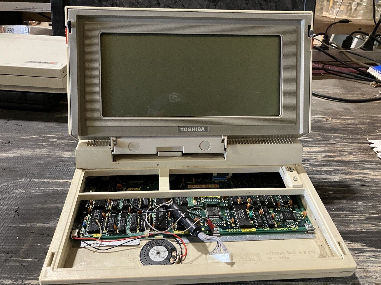 VINTAGE TOSHIBA T1100 LAPTOP COMPUTER FOR PART OR RESTORE