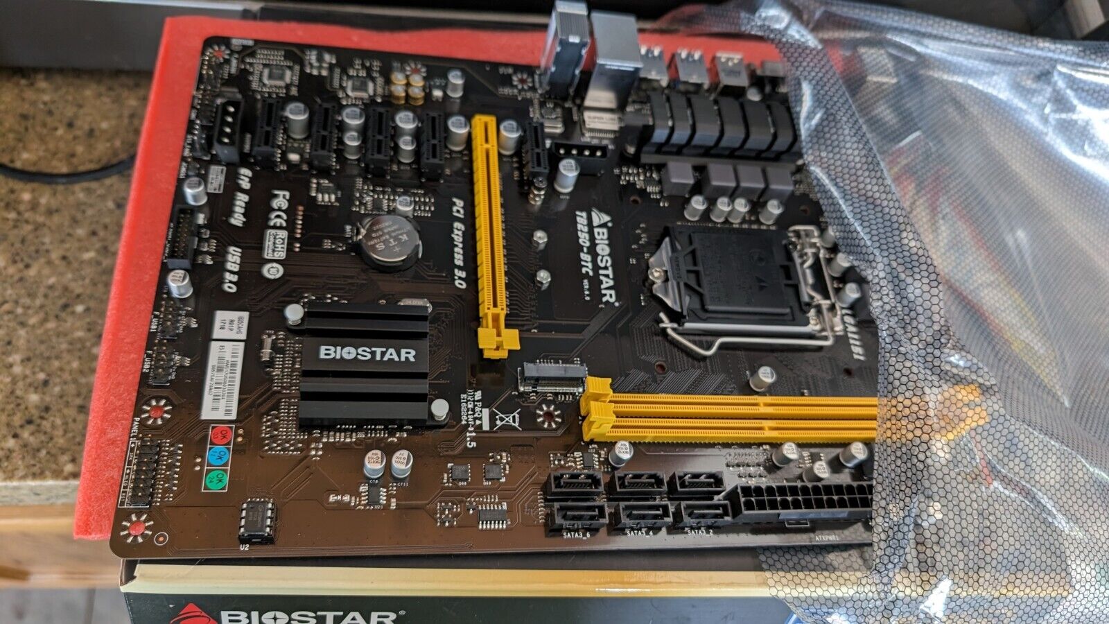 Biostar TB250-BTC  8xPCI-E Motherboard CPU i3 i5 i7 LGA1151 Intel DDR4 DVI