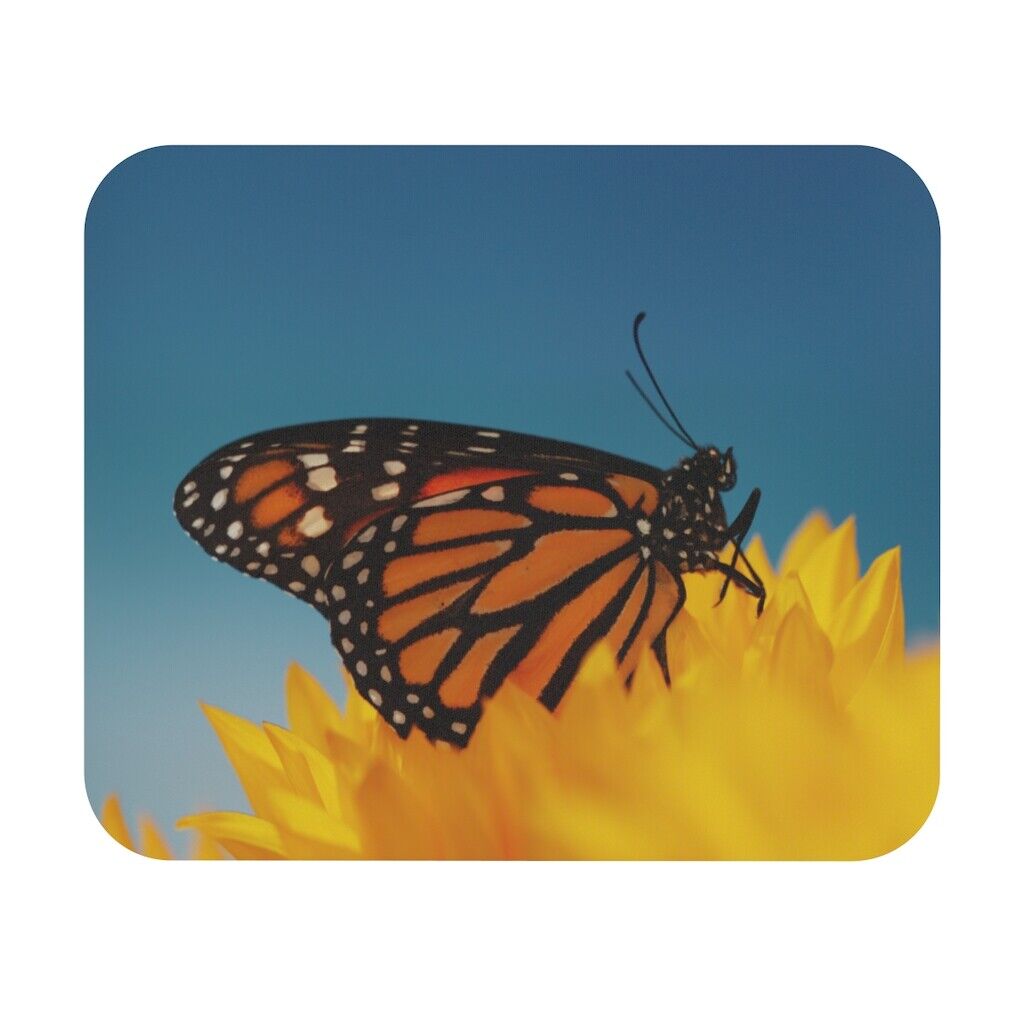 Monarch Butterfly on Flower Mouse Pad (Rectangle)