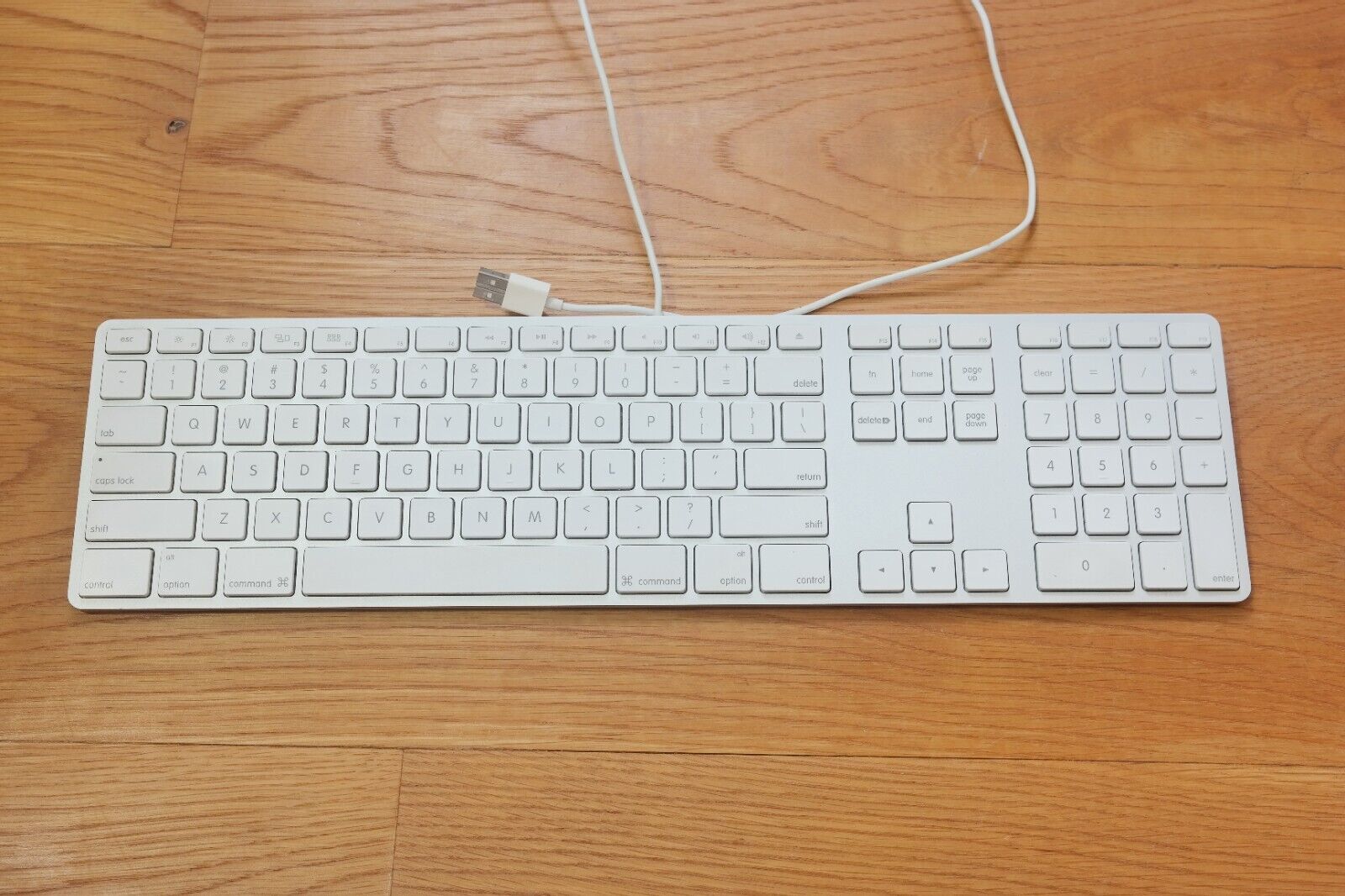 Apple White Aluminum USB Wired Keyboard for iMAC G4 G5 eMAC A1243 EMC 2171 5V 1A