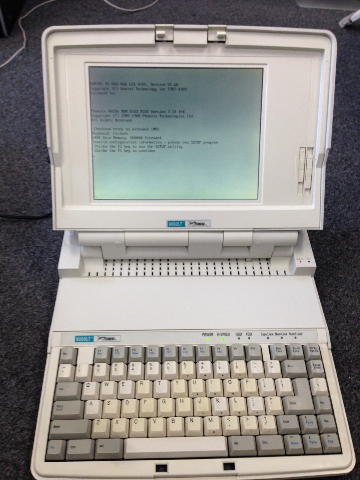 Leading Technology 9000LT Vintage Laptop Computer 