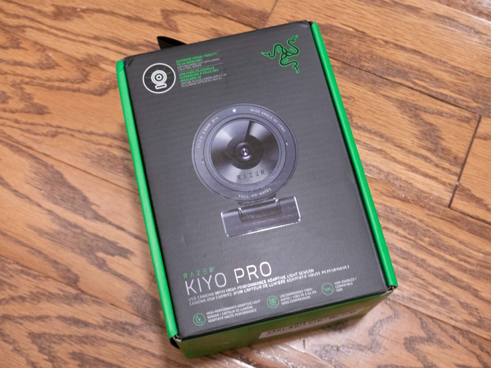 Razer Kiyo Pro Streaming Webcam: Full HD 1080p 60FPS - Adaptive Light Sensor