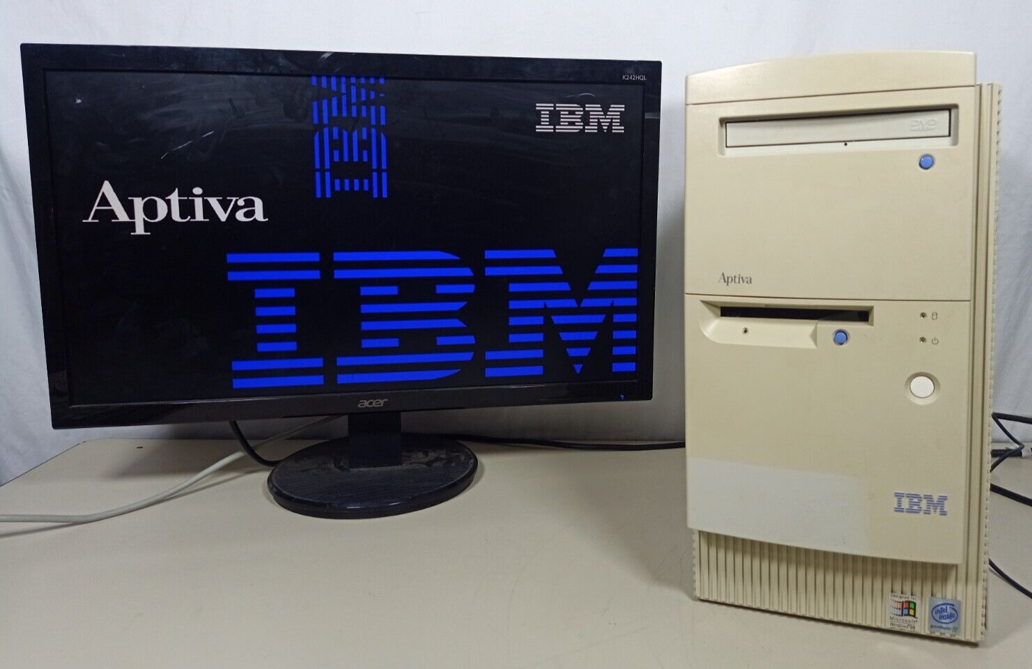 Vintage IBM Desktop PC Aptiva 2171-585 - Powers On - Does Not Pass POST