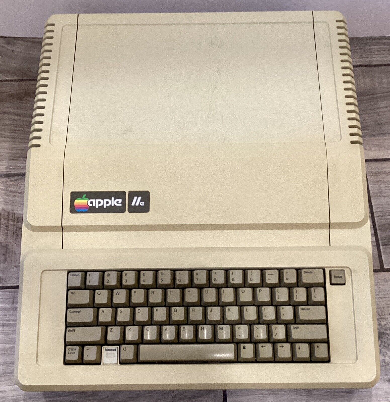 Apple IIe Vintage Computer - Tested For Power